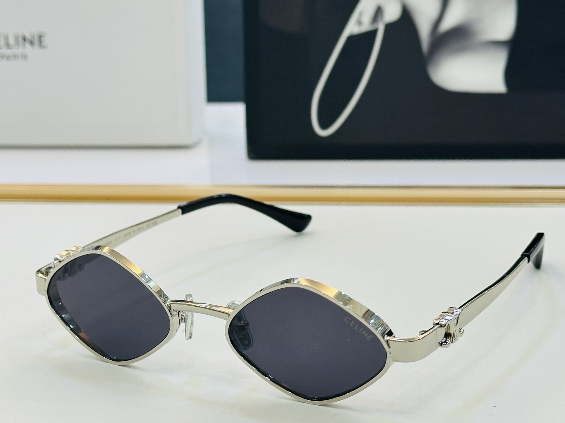 【CELINE】赛琳 CL42145U Size：51口20-143 一直热销的款式 欧美风 光泽度好 