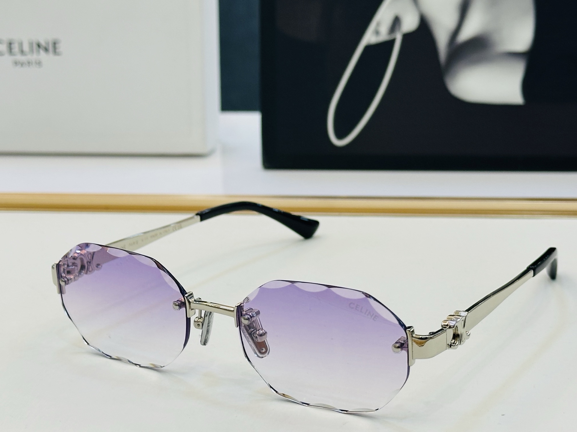 【CELINE】赛琳 CL42141U Size：56口18-143 一直热销的款式 欧美风 光泽度好 