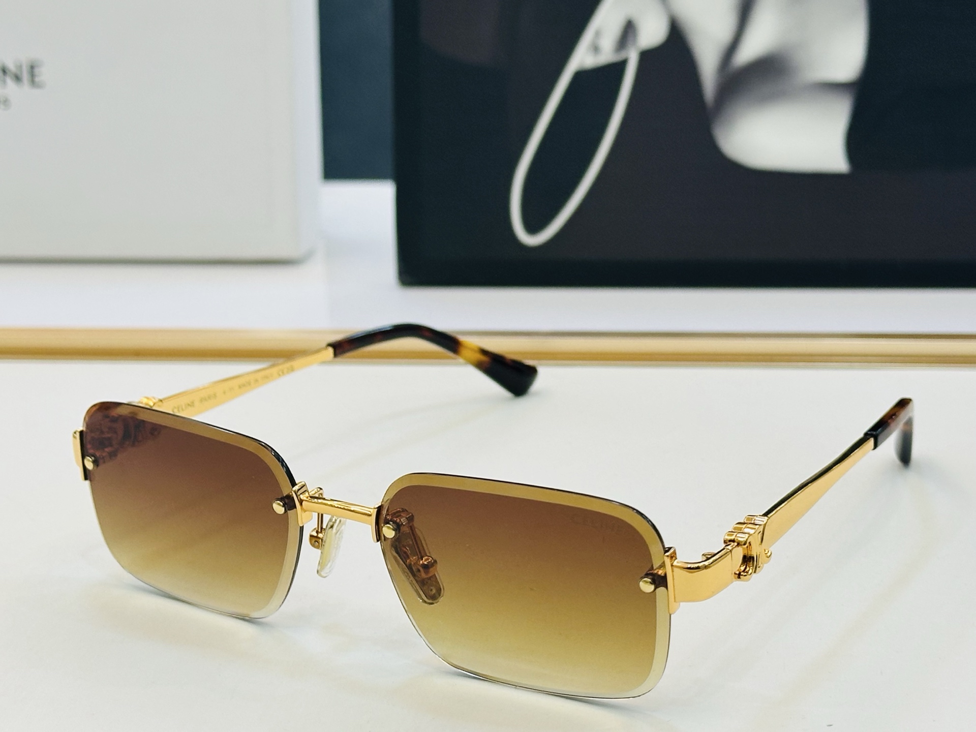 【CELINE】赛琳 CL42139U Size：55口19-143 一直热销的款式 欧美风 光泽度好 