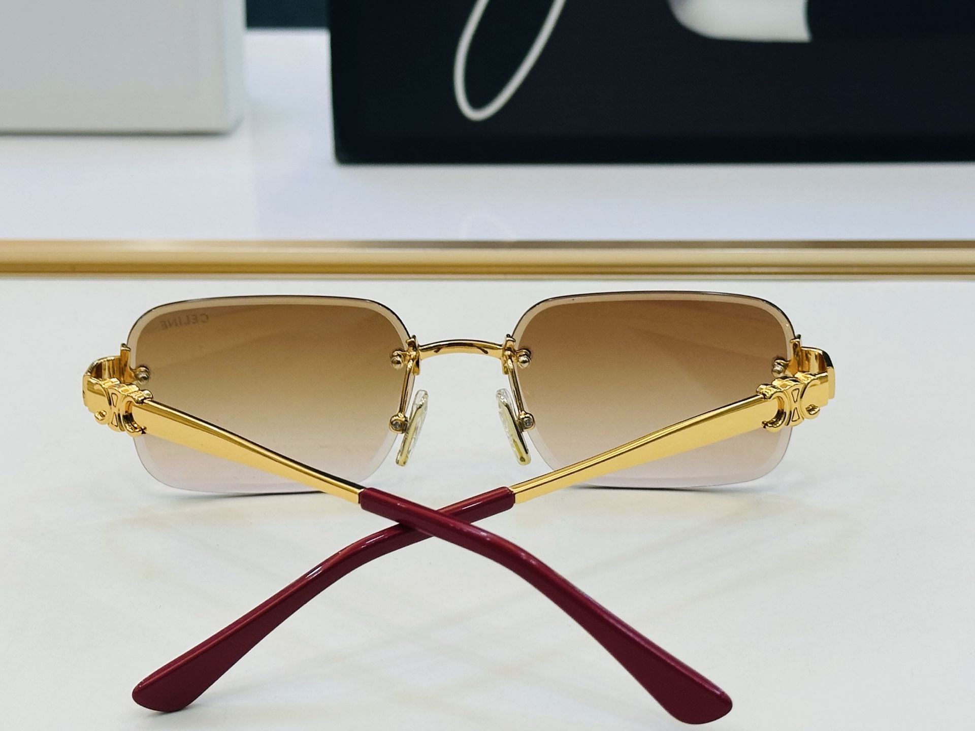 【CELINE】赛琳 CL42139U Size：55口19-143 一直热销的款式 欧美风 光泽度好 