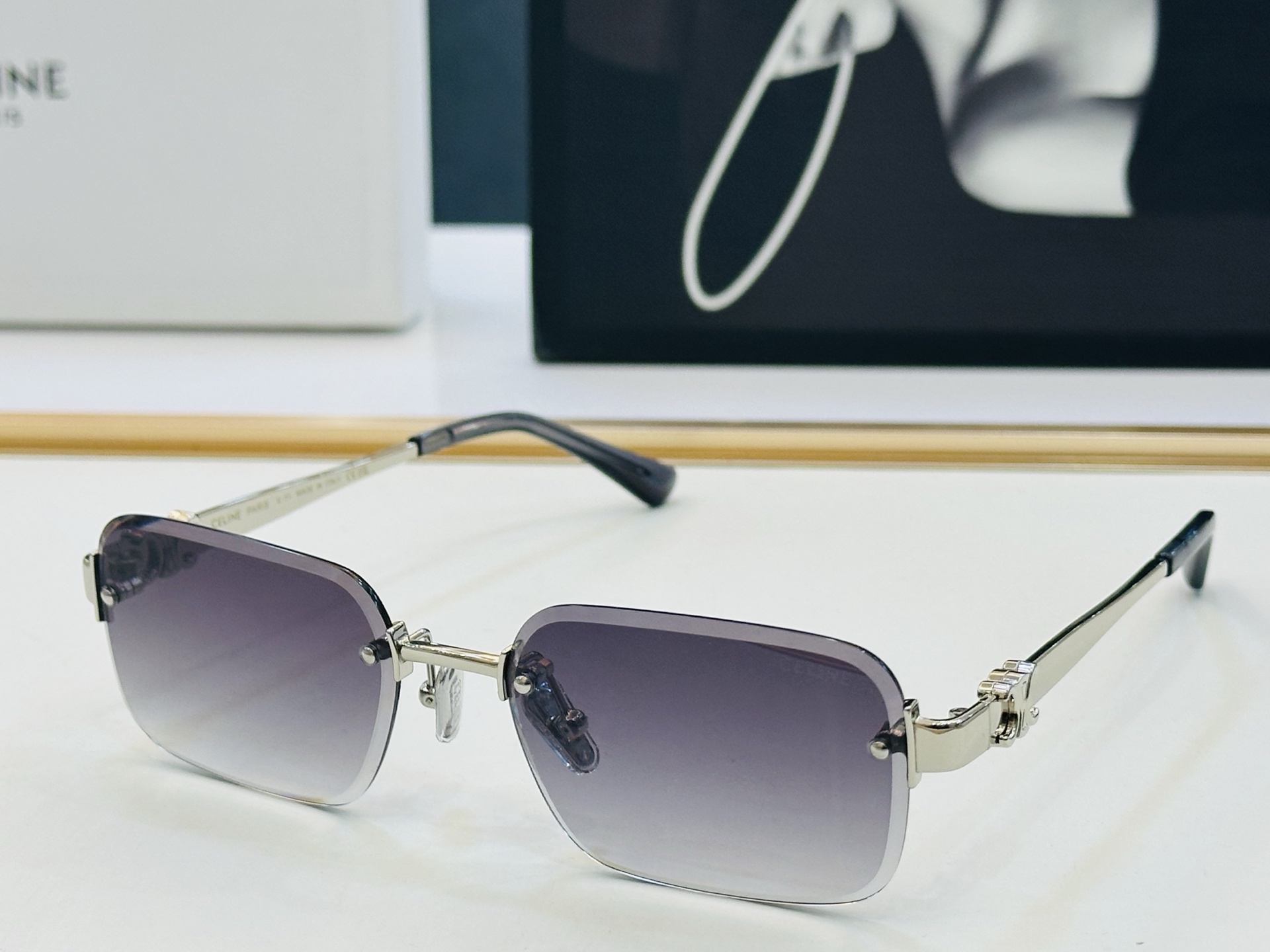 【CELINE】赛琳 CL42139U Size：55口19-143 一直热销的款式 欧美风 光泽度好 