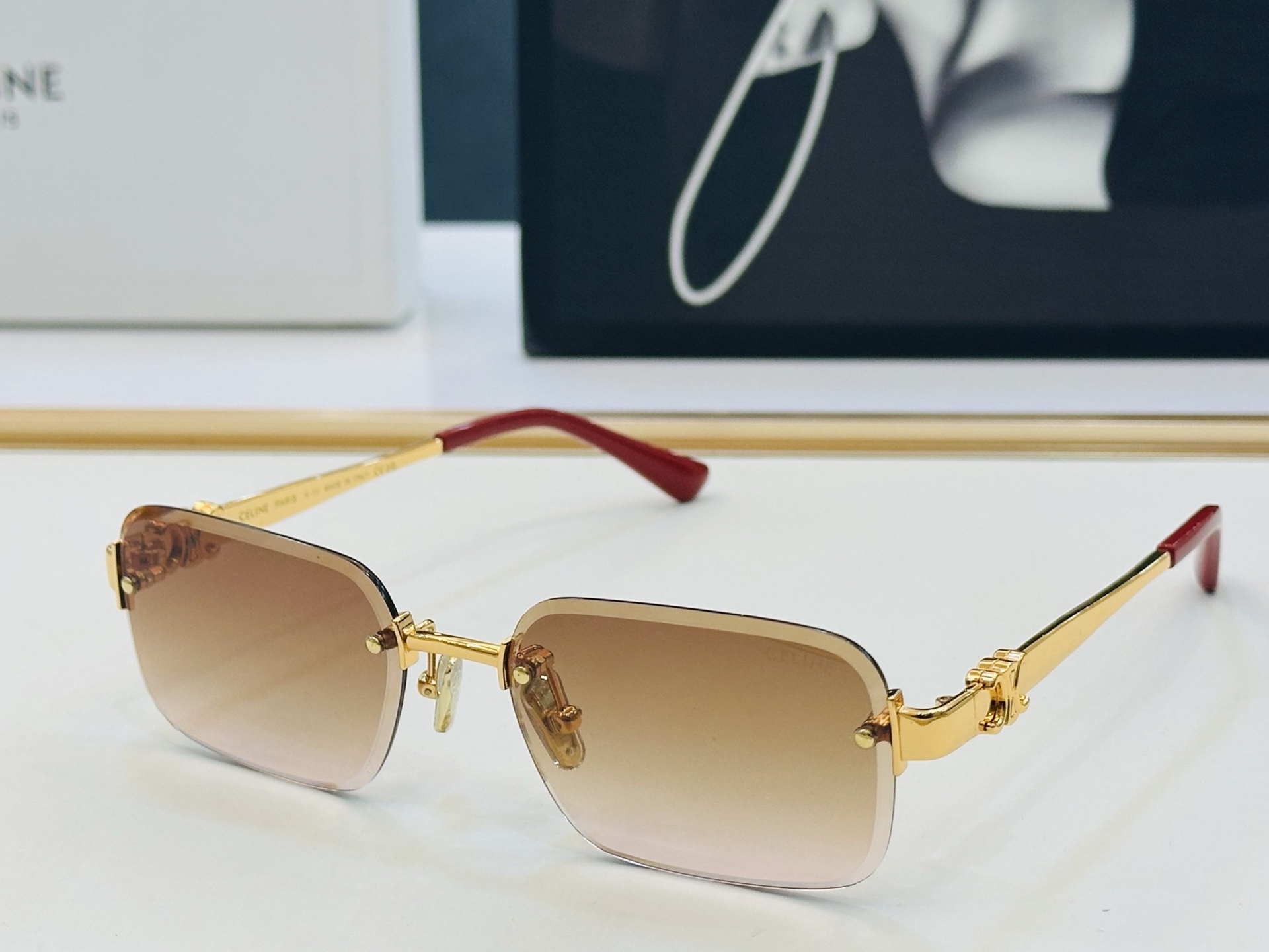 【CELINE】赛琳 CL42139U Size：55口19-143 一直热销的款式 欧美风 光泽度好 