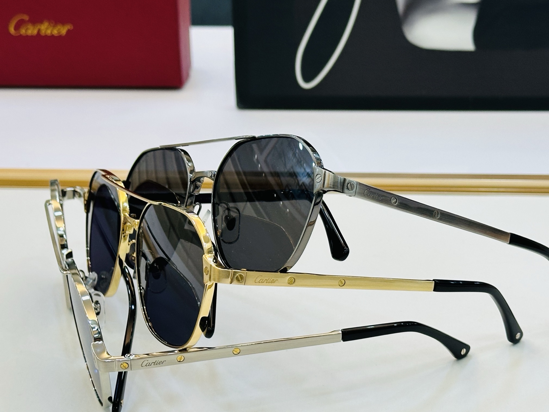 Cartie* 卡家 太阳镜 CT0571S Size：52口20-145 电镀工艺精湛气质十足！CC男