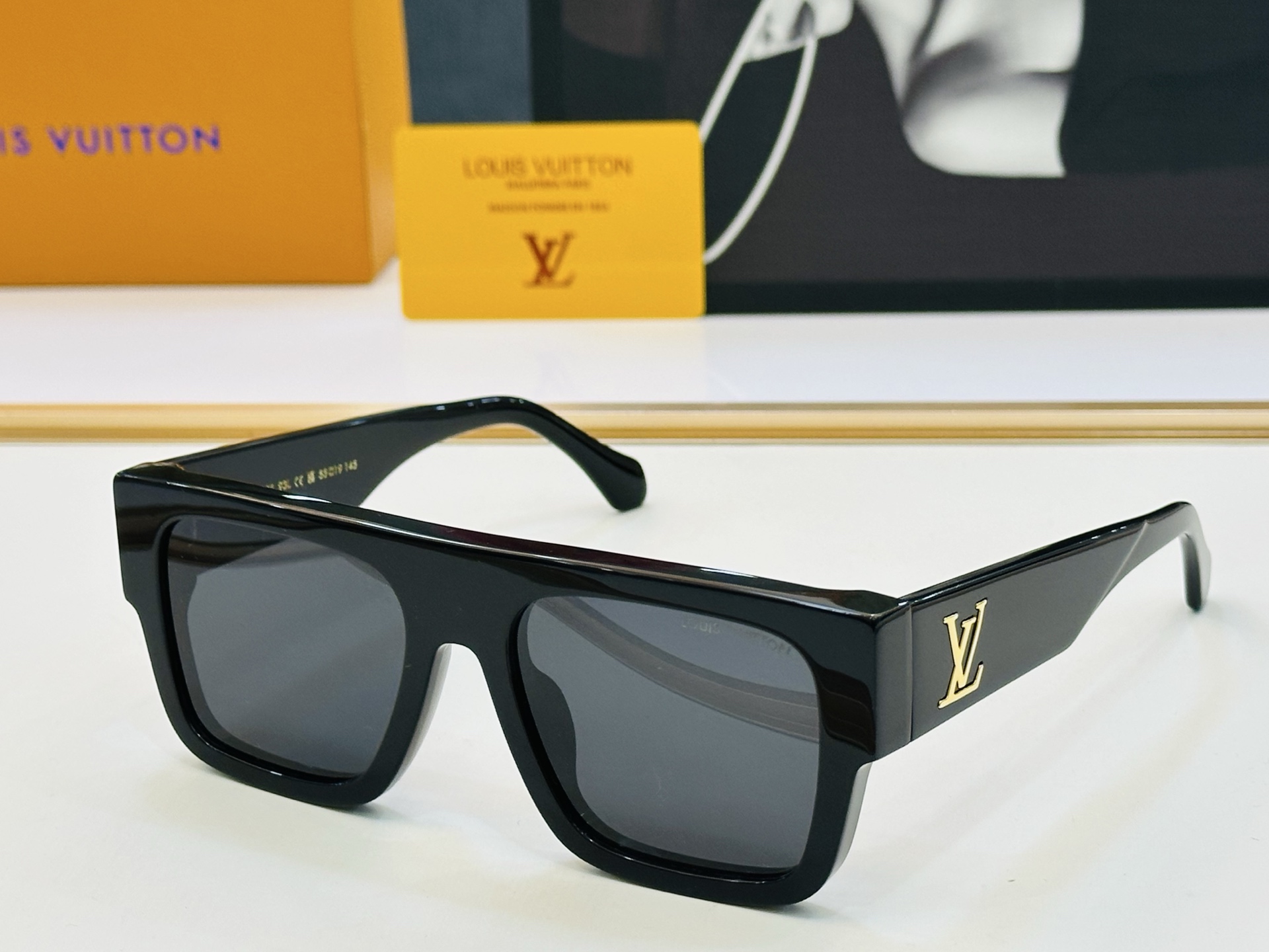 路易家 LOUIS *VUITON 原单高品质 Model: Z2125E 高端货 Size：55口19