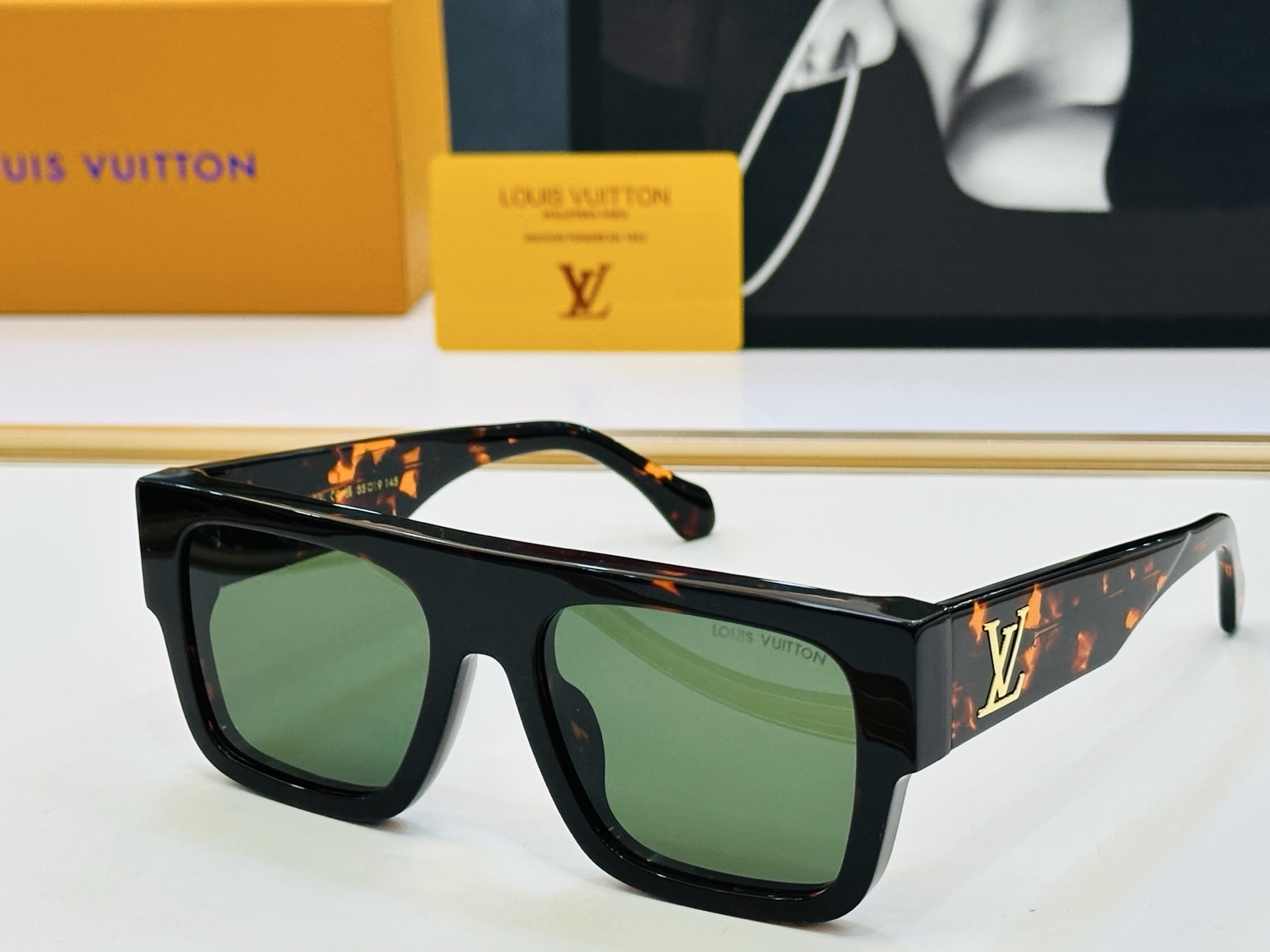 路易家 LOUIS *VUITON 原单高品质 Model: Z2125E 高端货 Size：55口19