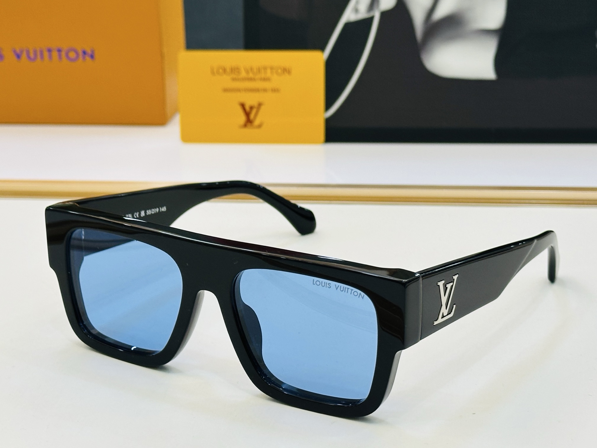 路易家 LOUIS *VUITON 原单高品质 Model: Z2125E 高端货 Size：55口19