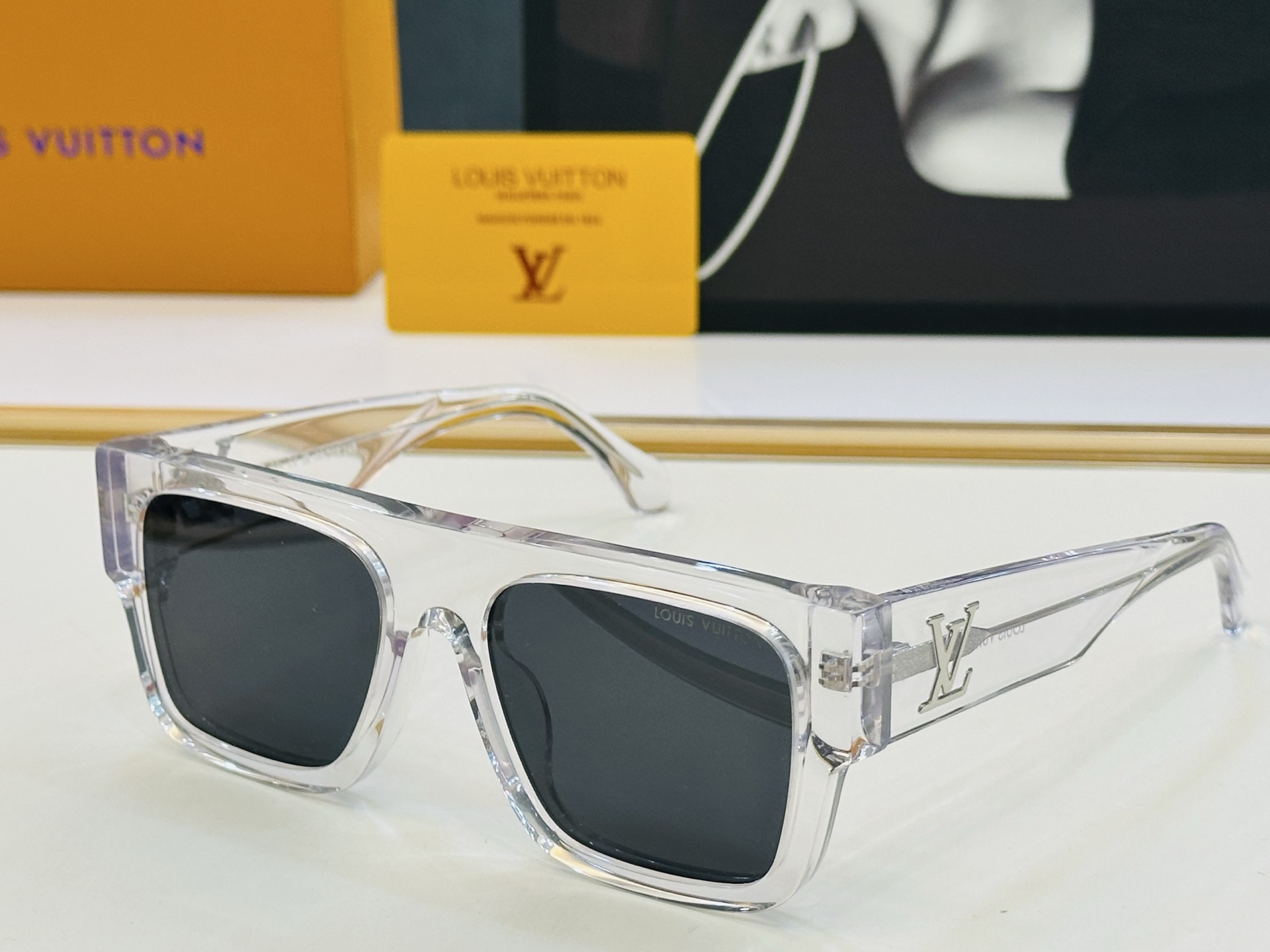 路易家 LOUIS *VUITON 原单高品质 Model: Z2125E 高端货 Size：55口19