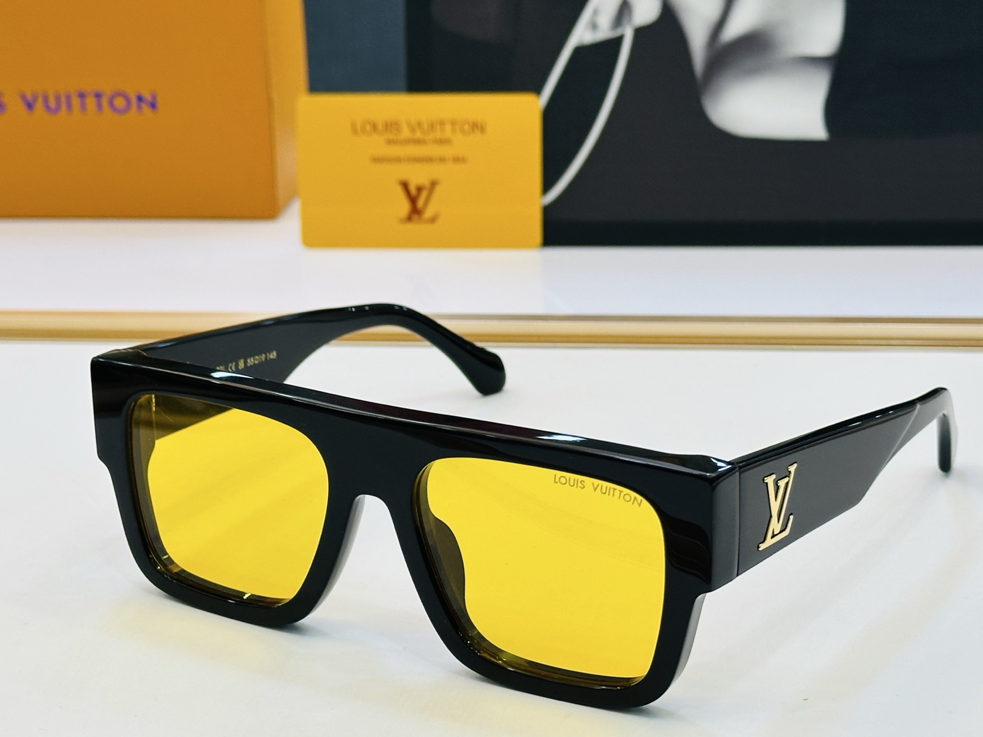 路易家 LOUIS *VUITON 原单高品质 Model: Z2125E 高端货 Size：55口19