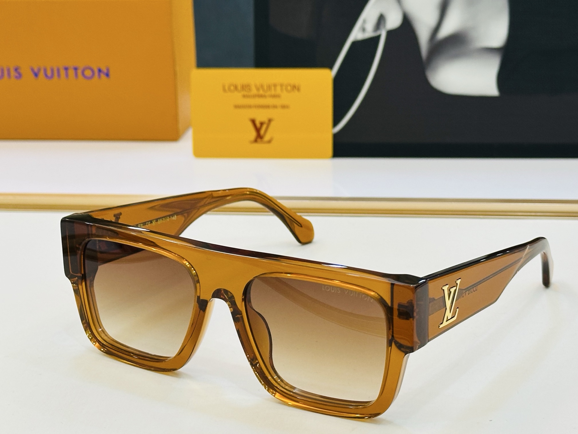 路易家 LOUIS *VUITON 原单高品质 Model: Z2125E 高端货 Size：55口19