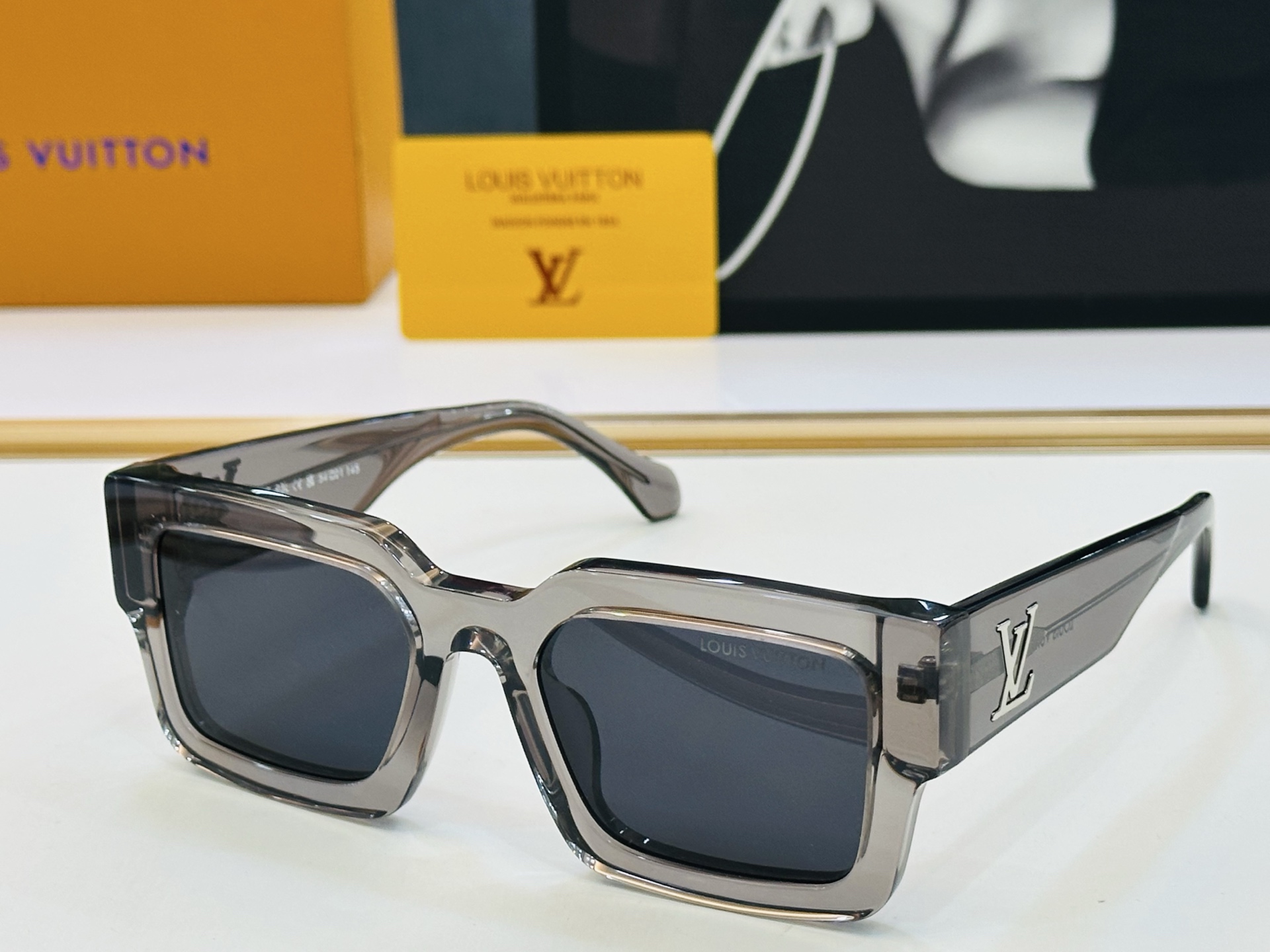 路易家 LOUIS *VUITON 原单高品质 Model: Z1579E 高端货 Size：54口21