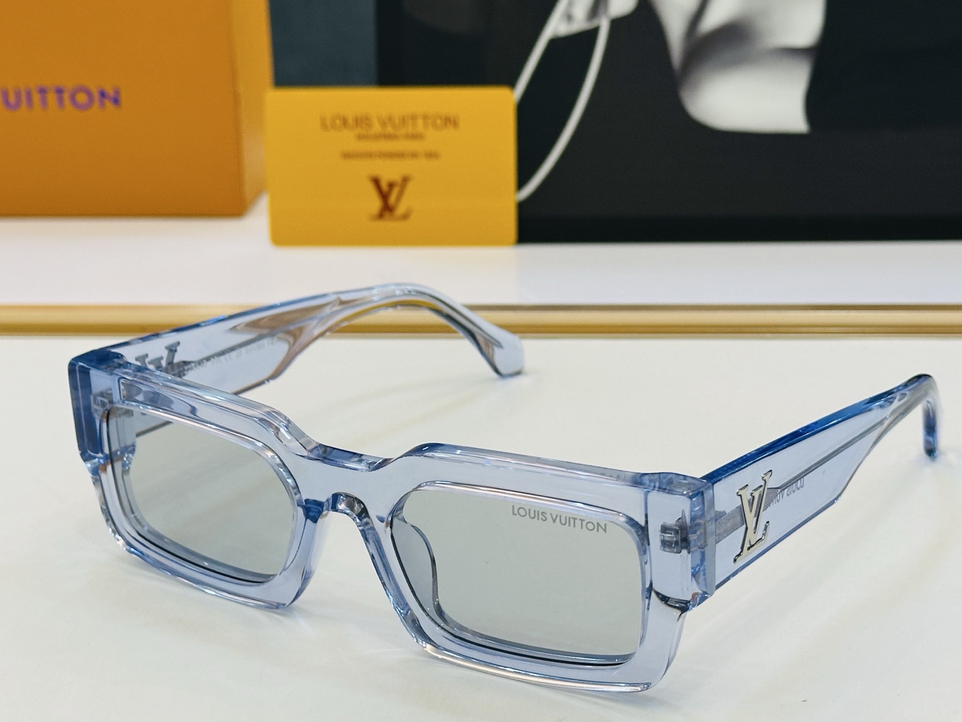 路易家 LOUIS *VUITON 原单高品质 Model: Z1910E 高端货 Size：54口22