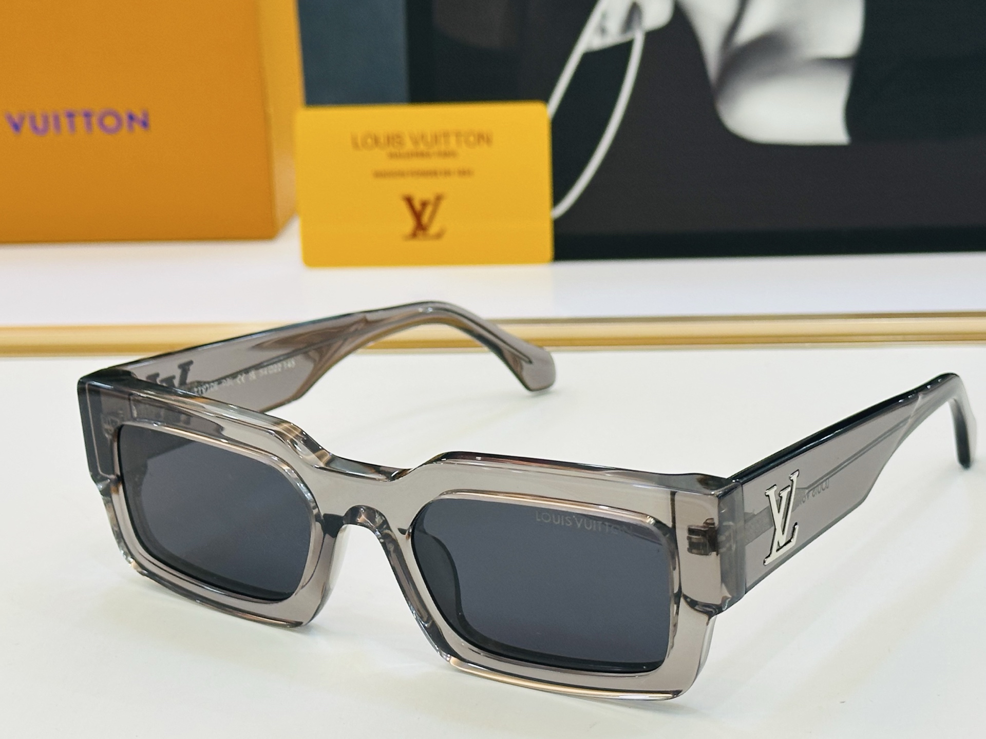 路易家 LOUIS *VUITON 原单高品质 Model: Z1910E 高端货 Size：54口22