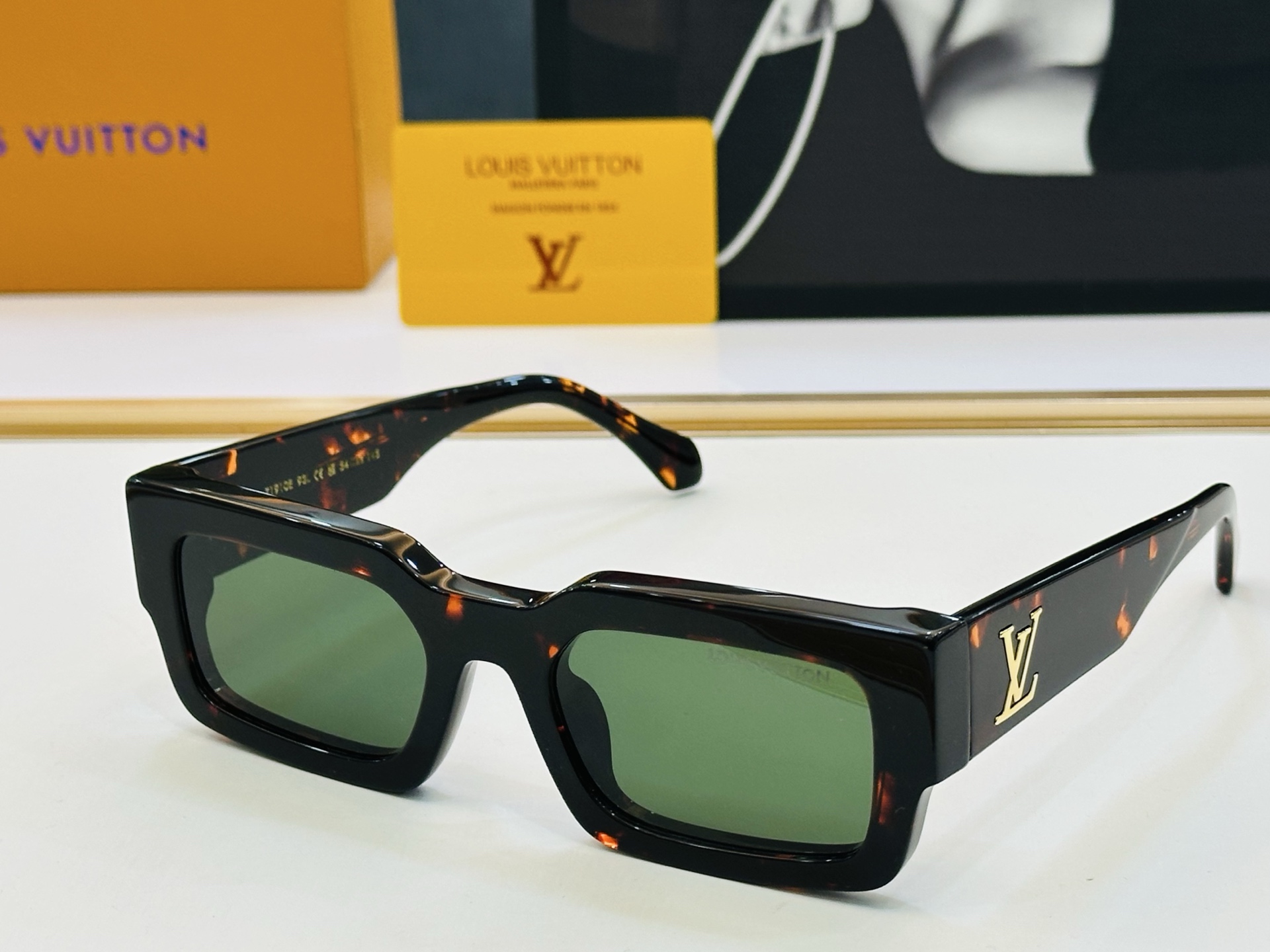 路易家 LOUIS *VUITON 原单高品质 Model: Z1910E 高端货 Size：54口22