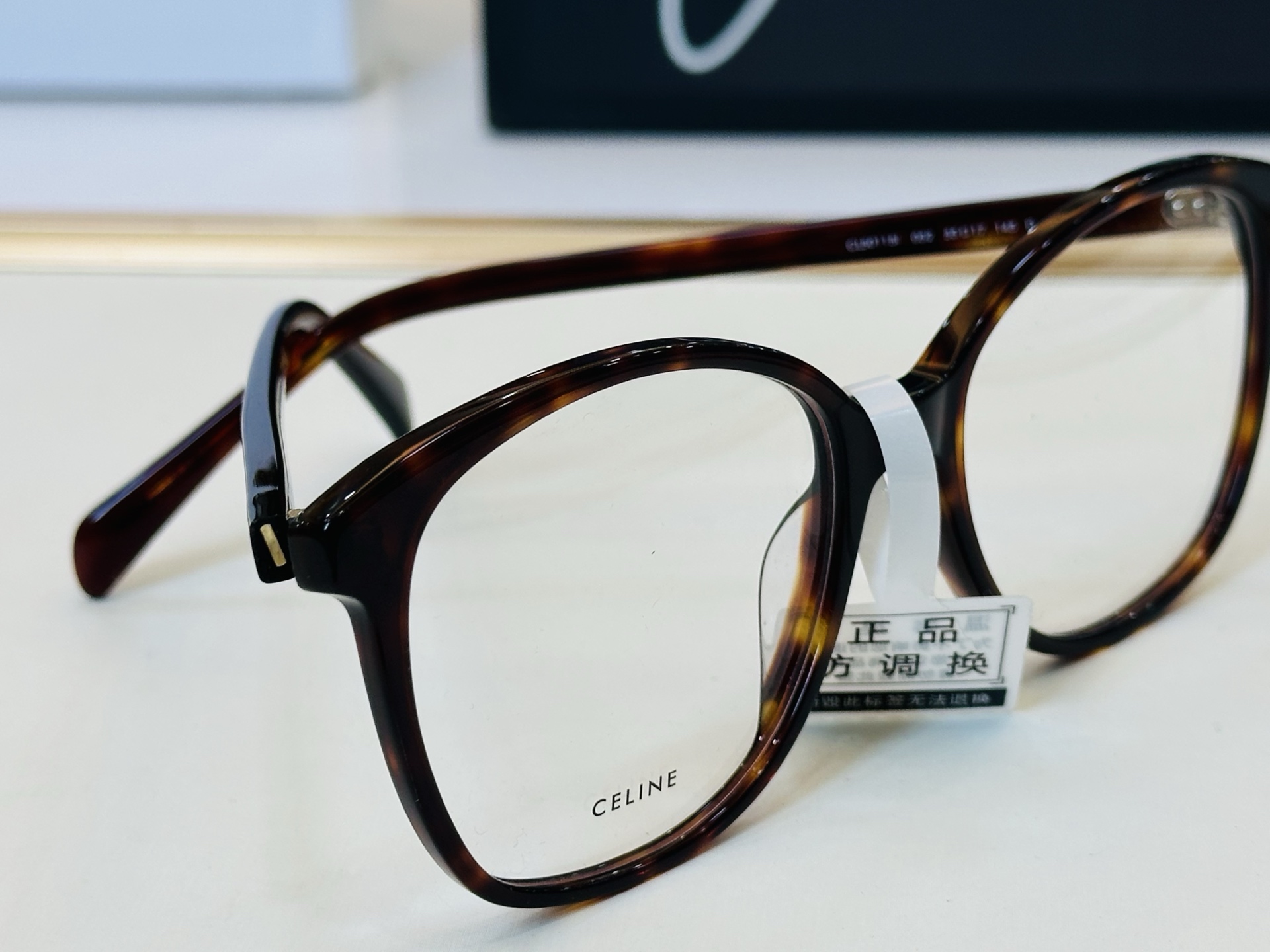 【CELINE】赛琳 CL50115 Size：55口17-145 一直热销的款式，欧美风 光泽度好 B