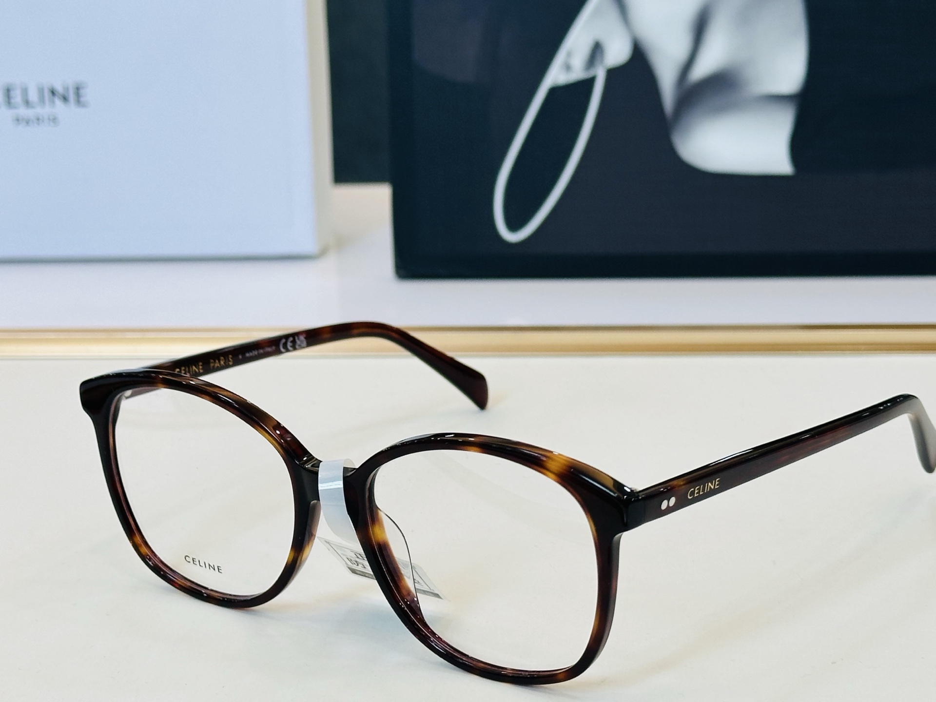 【CELINE】赛琳 CL50115 Size：55口17-145 一直热销的款式，欧美风 光泽度好 B