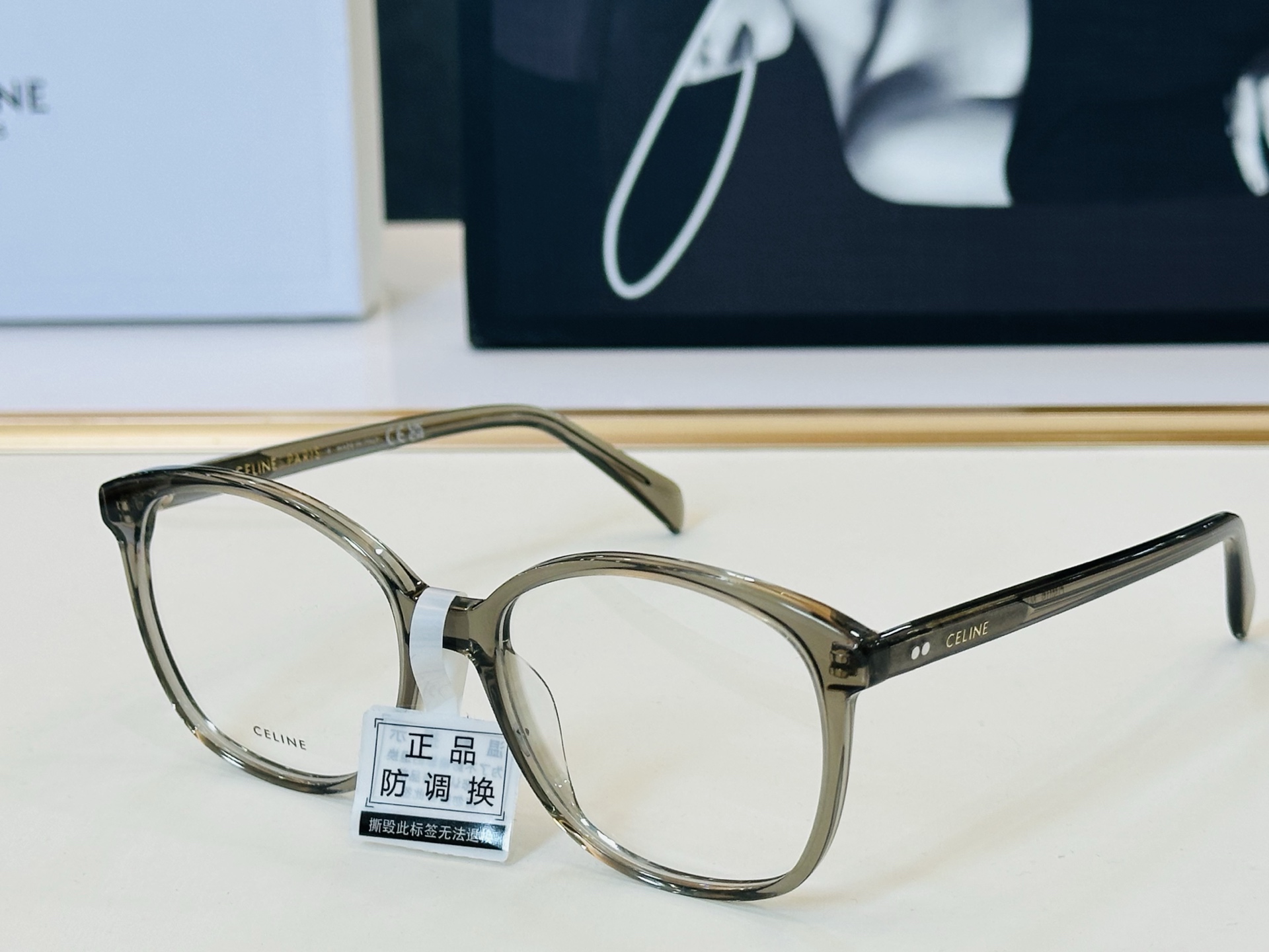 【CELINE】赛琳 CL50115 Size：55口17-145 一直热销的款式，欧美风 光泽度好 B