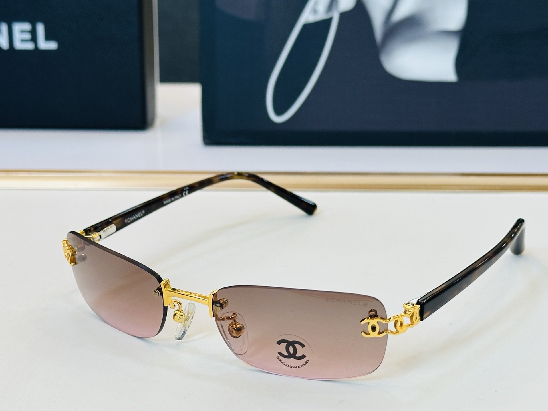 CHANE*香家 CH2026 SIZE：54口19-130 潮流爆款 太阳镜 😍😍高品质 F网红潮款墨
