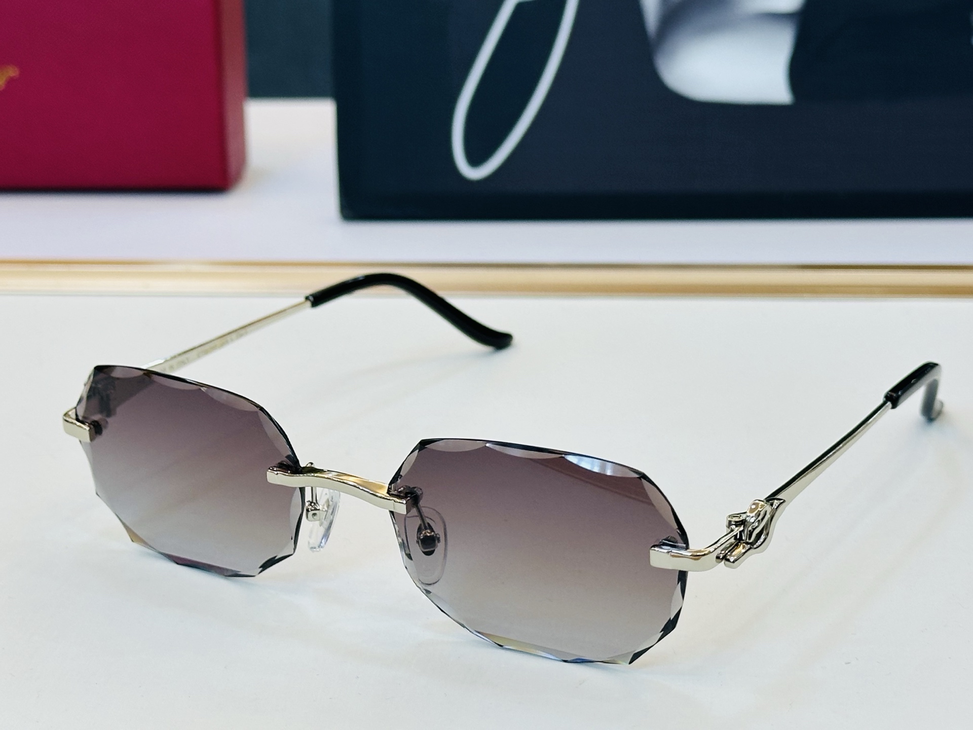 Cartie* 卡家 太阳镜 CT0679S Size：56口19-145 电镀工艺精湛气质十足！C男女