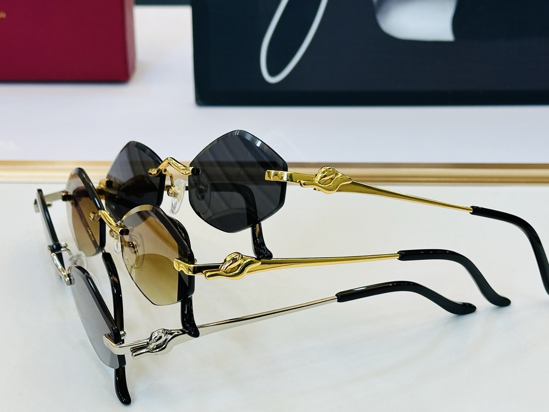 Cartie* 卡家 太阳镜 CT0680S Size：55口19-135 电镀工艺精湛气质十足！C男女