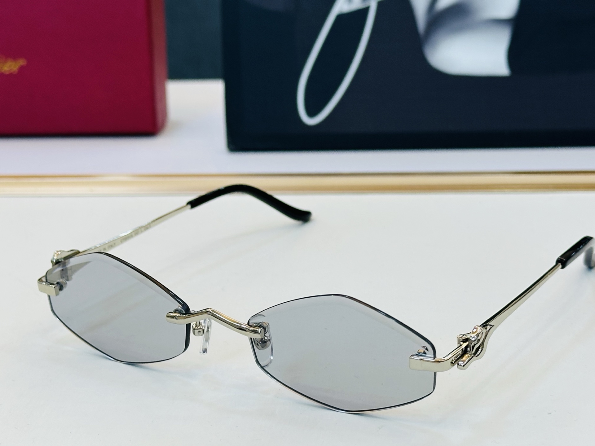 Cartie* 卡家 太阳镜 CT0680S Size：55口19-135 电镀工艺精湛气质十足！C男女