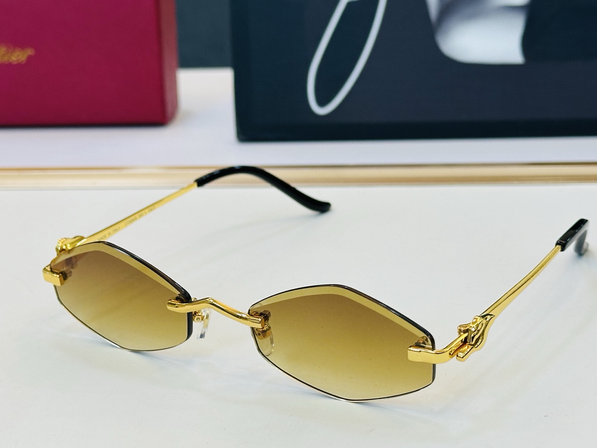 Cartie* 卡家 太阳镜 CT0680S Size：55口19-135 电镀工艺精湛气质十足！C男女