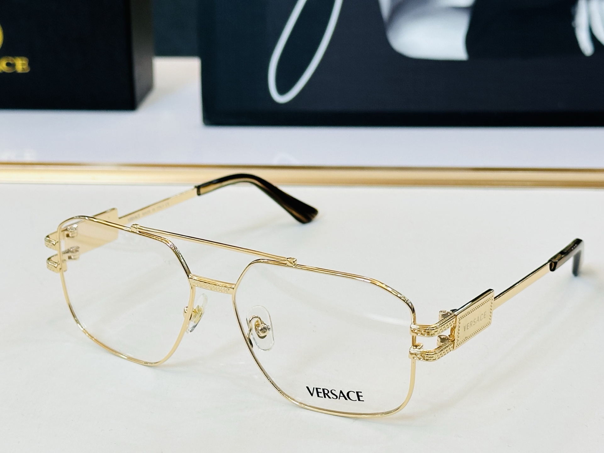 🎉🎉范思家 VERSACE✨✨✨MODEL：VE1302 Size：57口15-140 ✨L 有范