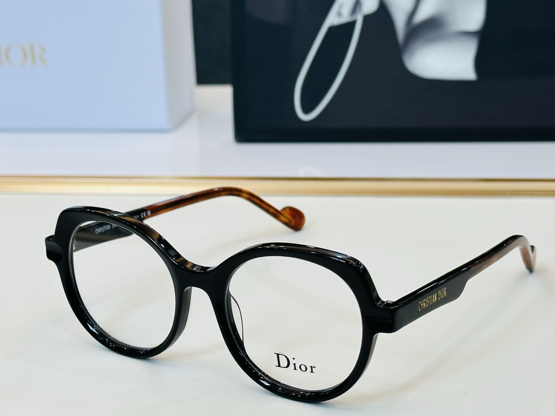 推荐 Dio* 迪家 S81 Size：54口18-145 时尚达人超爱💞 Z时尚百搭 配光架