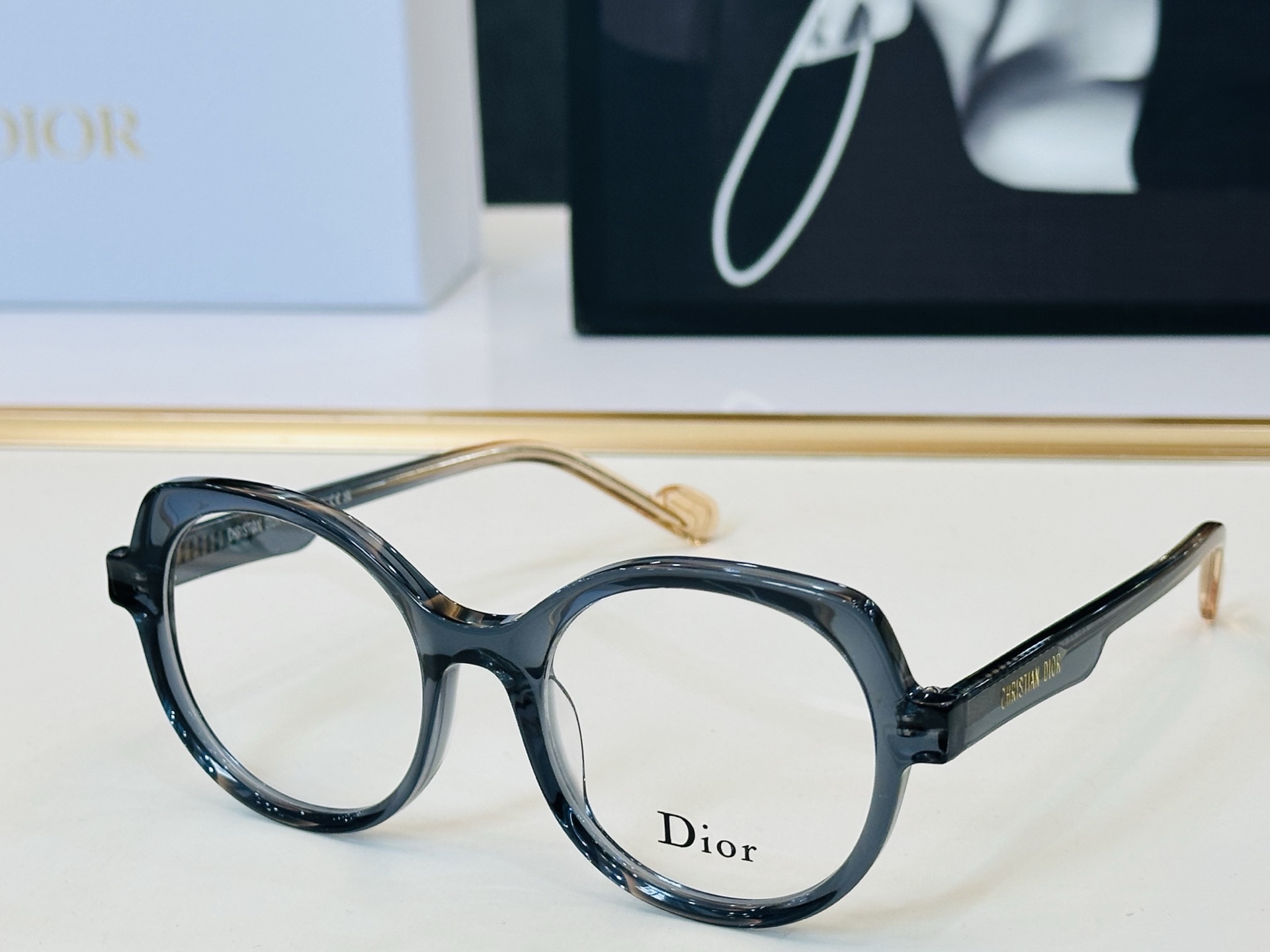 推荐 Dio* 迪家 S81 Size：54口18-145 时尚达人超爱💞 Z时尚百搭 配光架