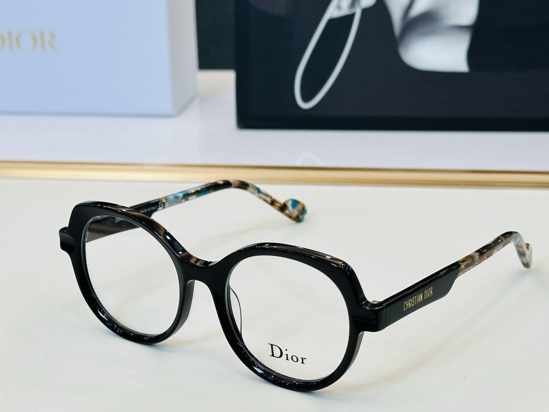 推荐 Dio* 迪家 S81 Size：54口18-145 时尚达人超爱💞 Z时尚百搭 配光架