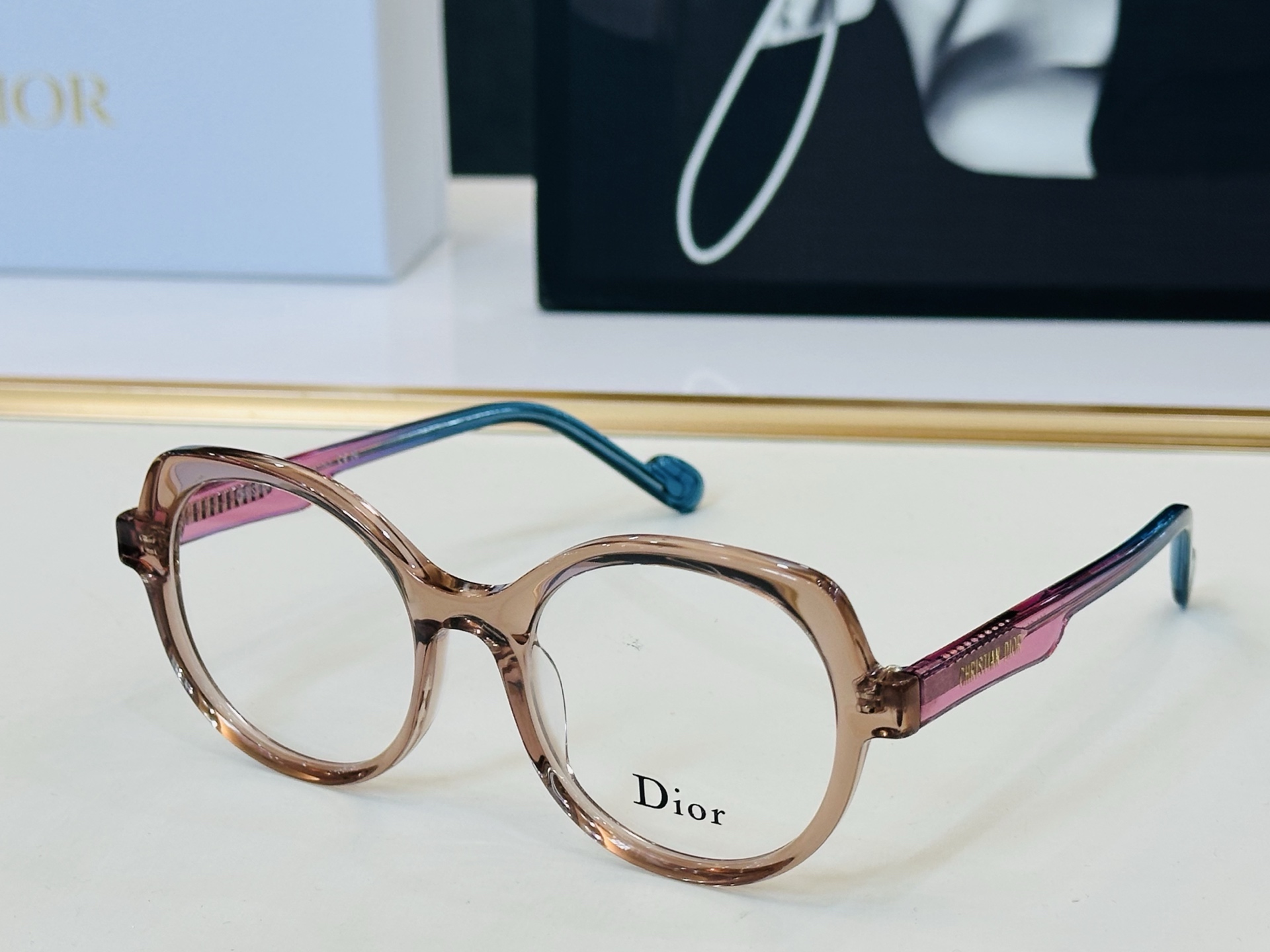 推荐 Dio* 迪家 S81 Size：54口18-145 时尚达人超爱💞 Z时尚百搭 配光架