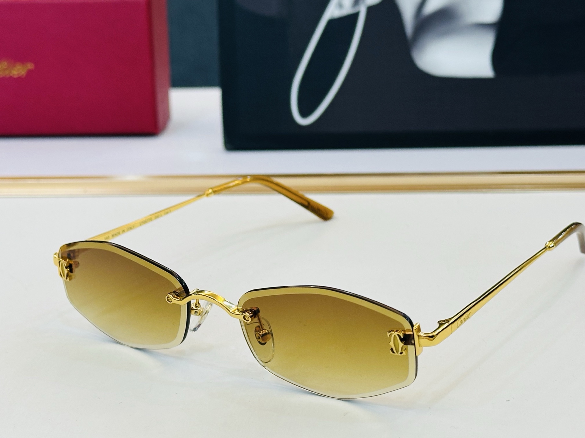 🆕 原版Cartie* 卡家 太阳镜 CT0677S Size：51口19-145 工艺精湛大牌品 C戴