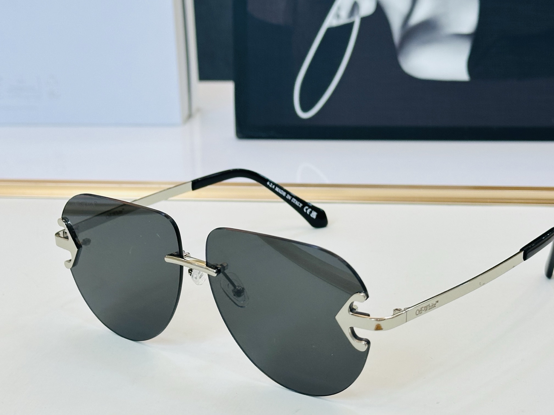 官网款 OFF WHITE MODEL:5507 SIZE: 62口11-150 时尚太阳镜 S潮款
