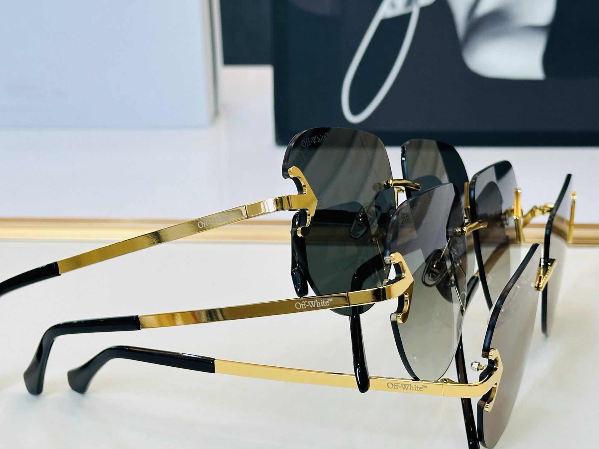 官网款 OFF WHITE MODEL:5507 SIZE: 62口11-150 时尚太阳镜 S潮款