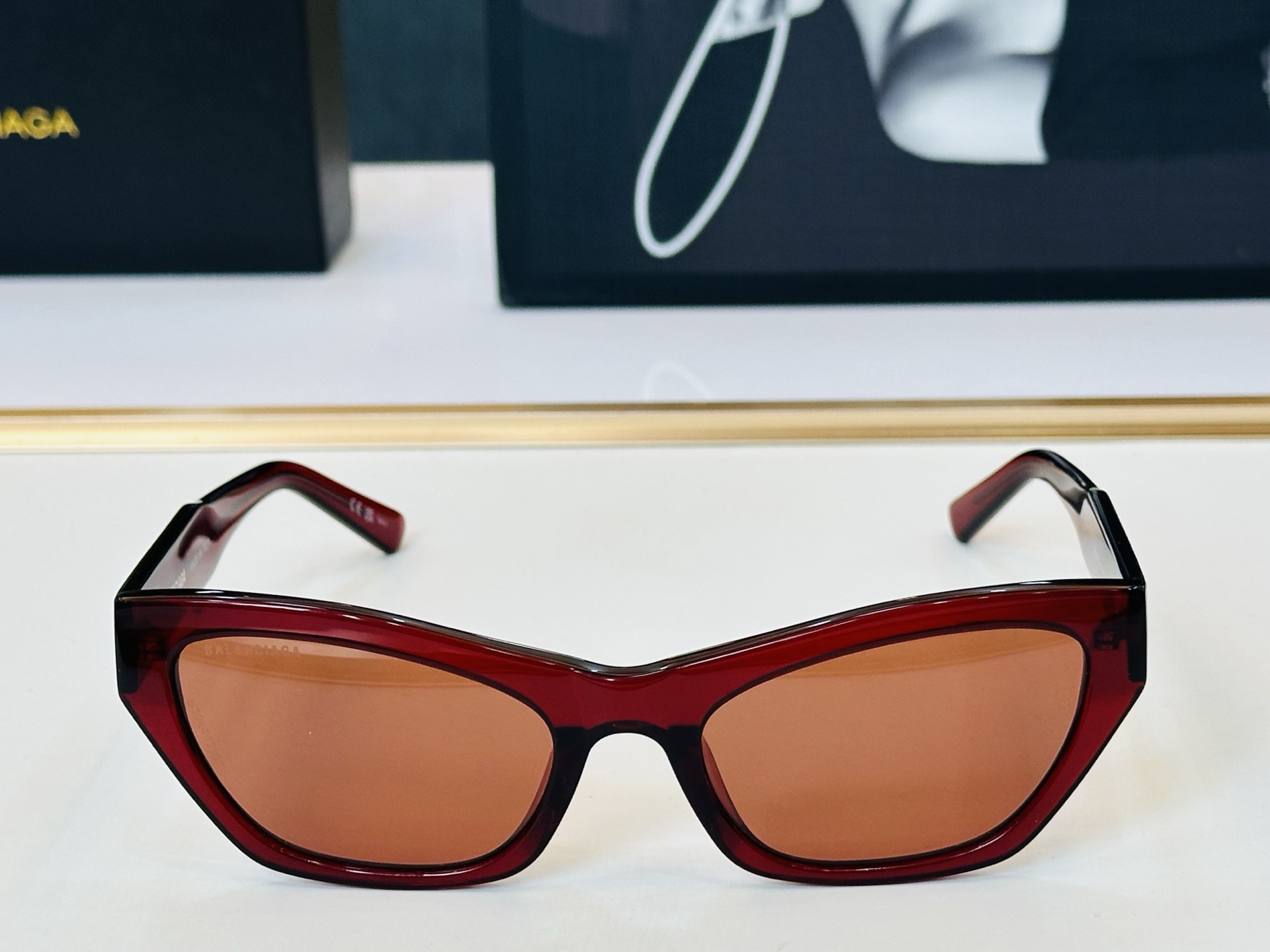 BALENCIAGA巴黎世家 BB0447S Size：56口20-145 版型很特别的设计让人一眼爱上