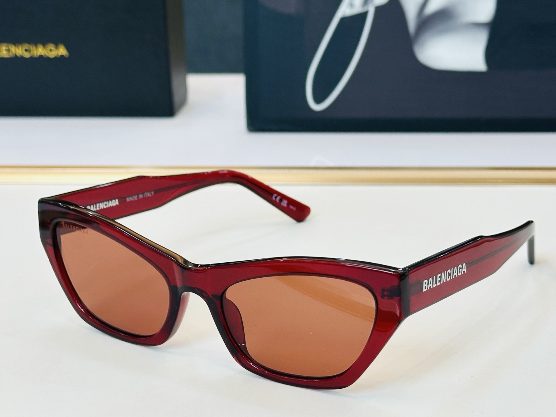 BALENCIAGA巴黎世家 BB0447S Size：56口20-145 版型很特别的设计让人一眼爱上