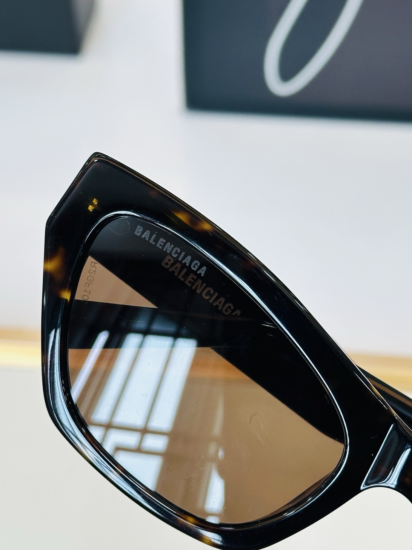 BALENCIAGA巴黎世家 BB0447S Size：56口20-145 版型很特别的设计让人一眼爱上