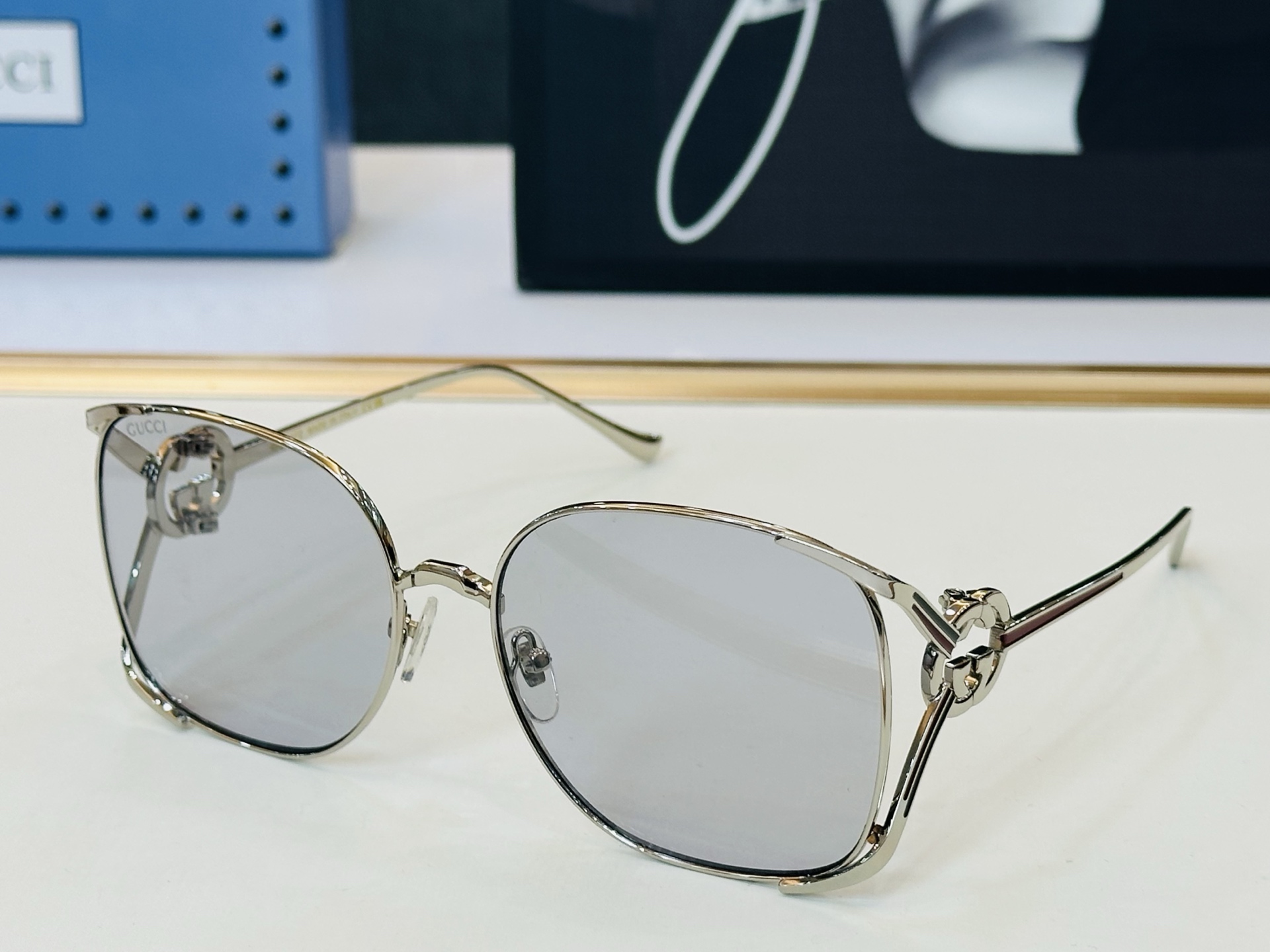 GUCC* 古家 GG1669 🐝🐝系列 Size：60口18-132 🍁🍁K 超绝品质 太阳镜 。