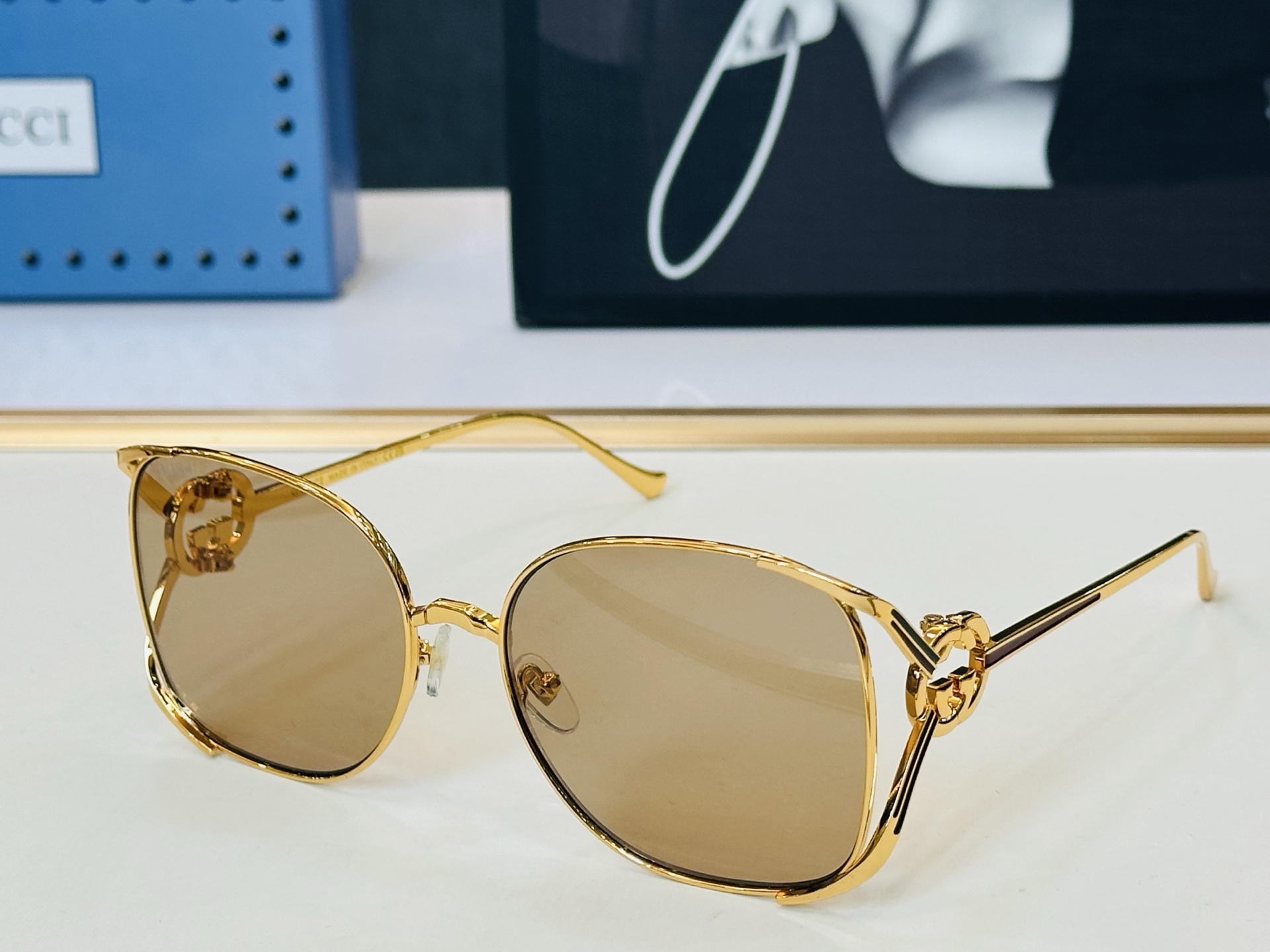 GUCC* 古家 GG1669 🐝🐝系列 Size：60口18-132 🍁🍁K 超绝品质 太阳镜 。