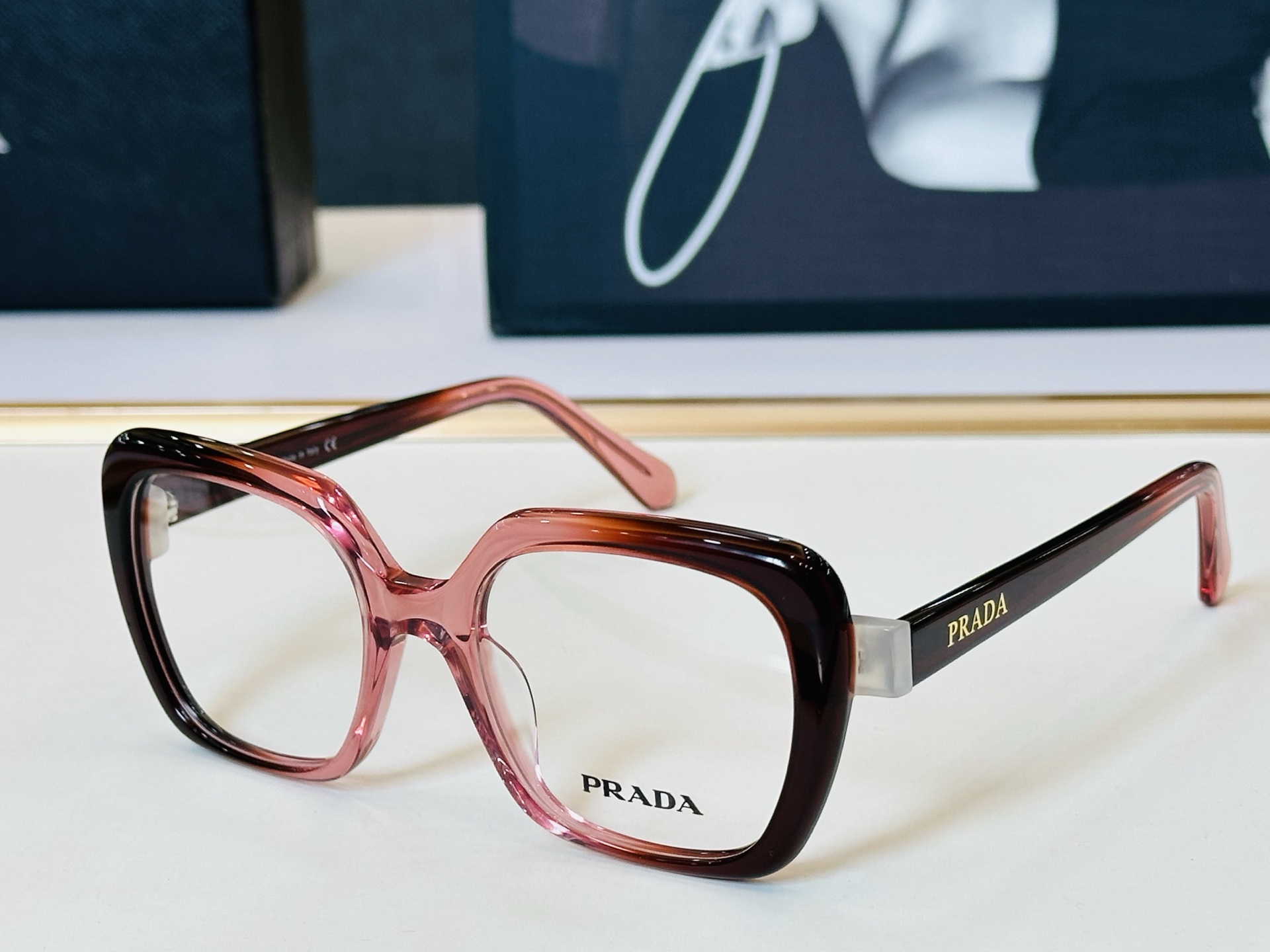 🔺PRAD*🔻普家 PRA01 Size：53口19-145 眼镜系列堪称精湛制作 彰显独特个 Z最新推