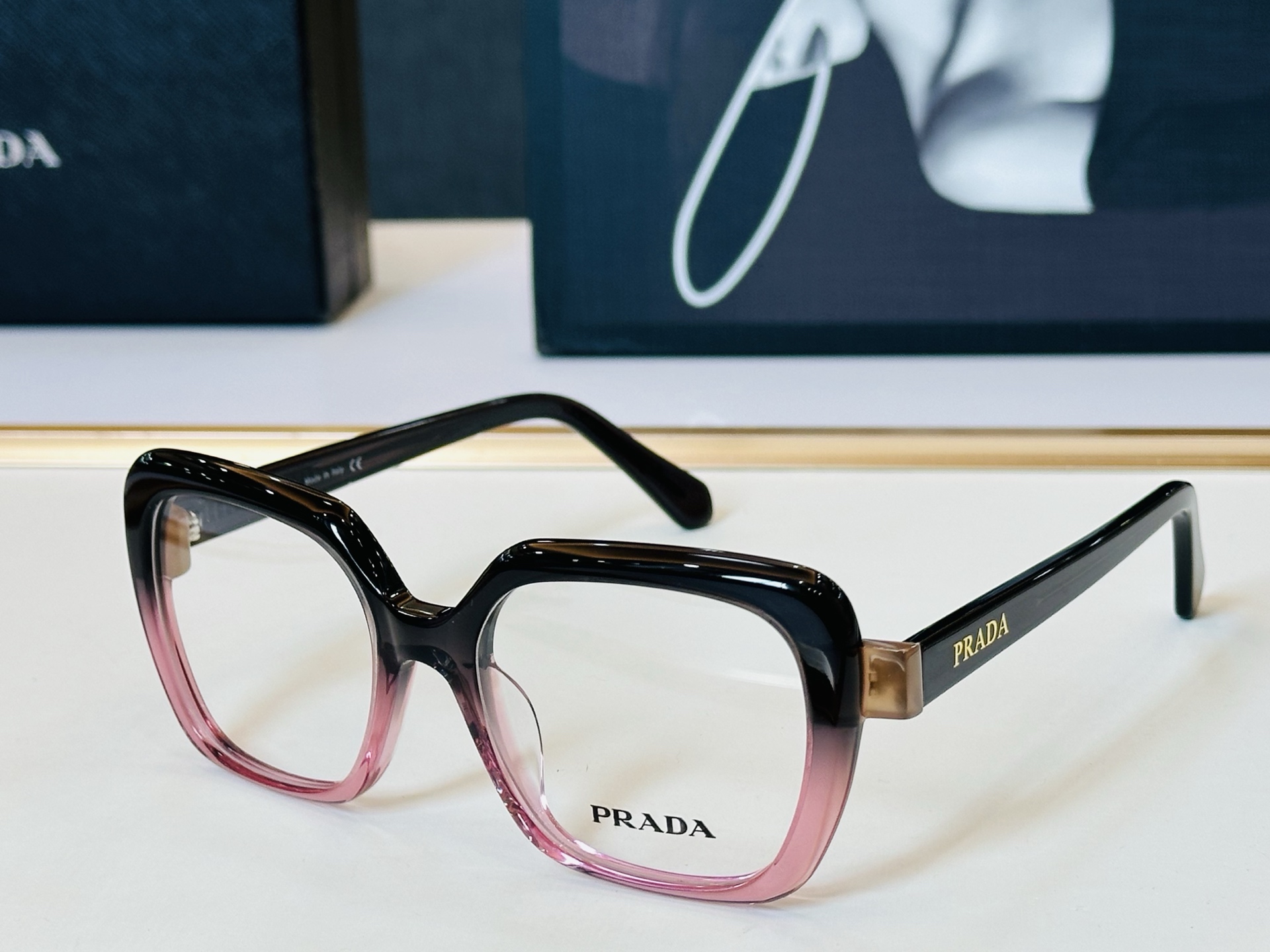 🔺PRAD*🔻普家 PRA01 Size：53口19-145 眼镜系列堪称精湛制作 彰显独特个 Z最新推