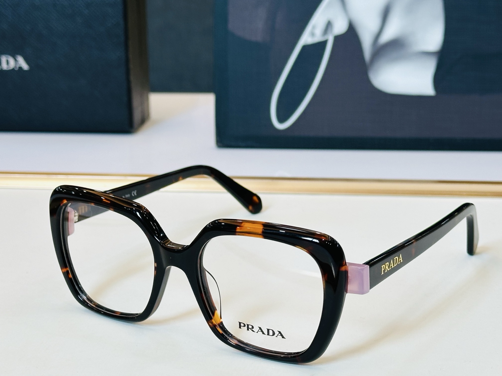 🔺PRAD*🔻普家 PRA01 Size：53口19-145 眼镜系列堪称精湛制作 彰显独特个 Z最新推