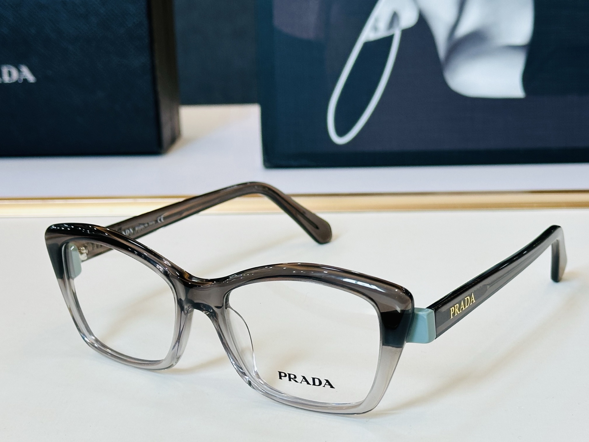 🔺PRAD*🔻普家 PRA02 Size：52口19-145 眼镜系列堪称精湛制作 彰显独特个 Z最新推