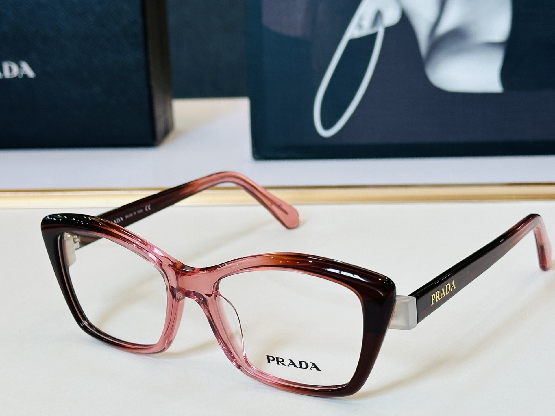 🔺PRAD*🔻普家 PRA02 Size：52口19-145 眼镜系列堪称精湛制作 彰显独特个 Z最新推