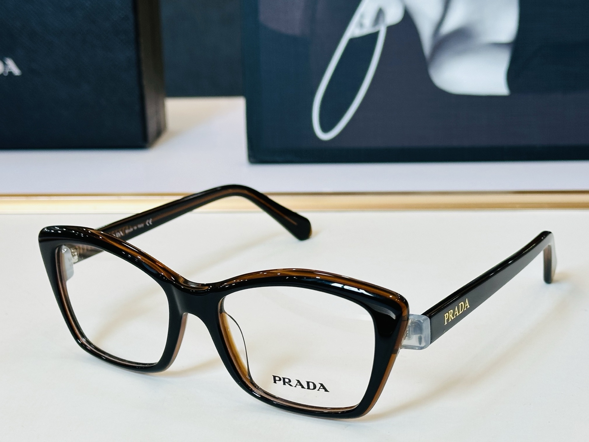 🔺PRAD*🔻普家 PRA02 Size：52口19-145 眼镜系列堪称精湛制作 彰显独特个 Z最新推