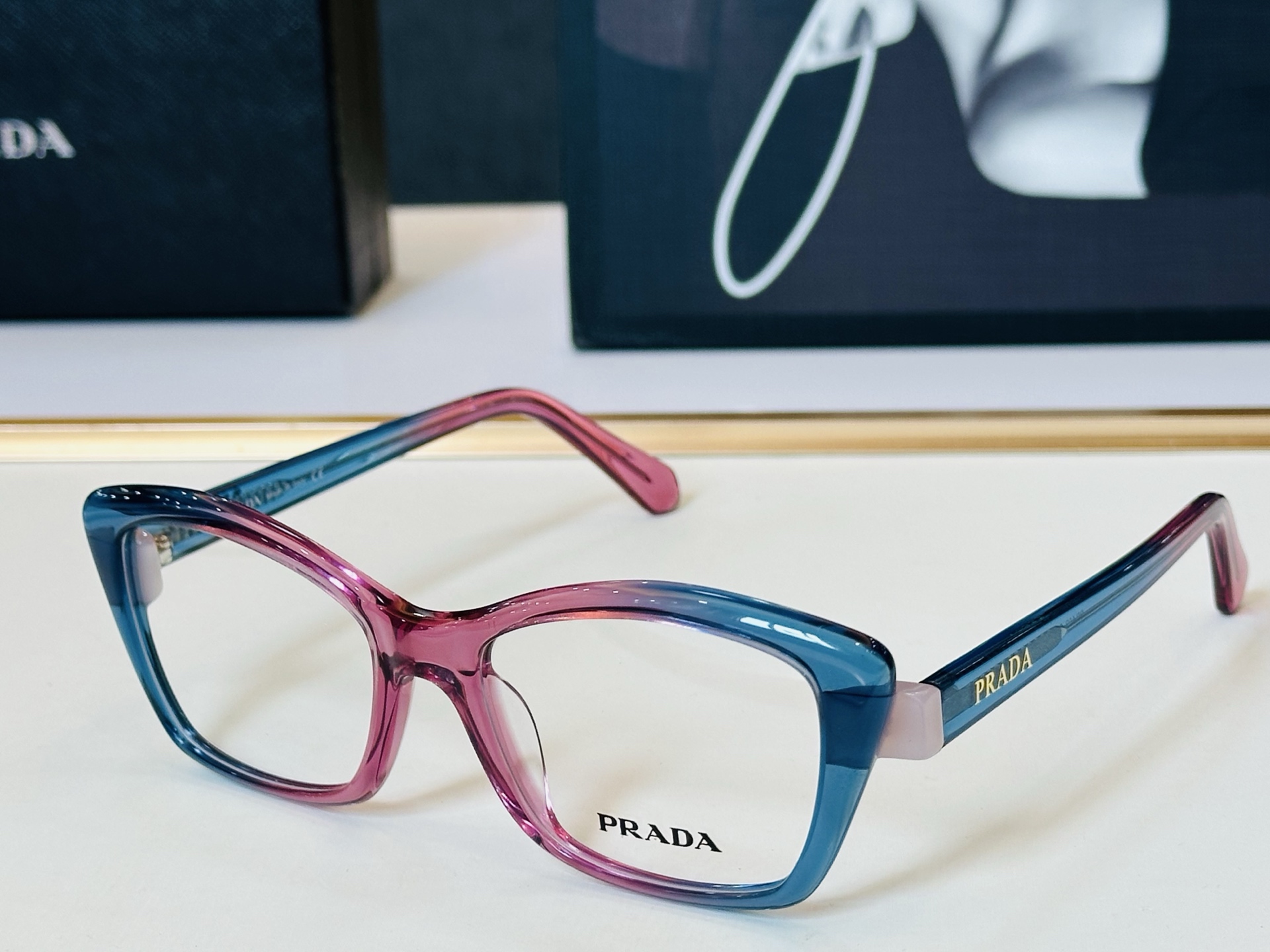 🔺PRAD*🔻普家 PRA02 Size：52口19-145 眼镜系列堪称精湛制作 彰显独特个 Z最新推