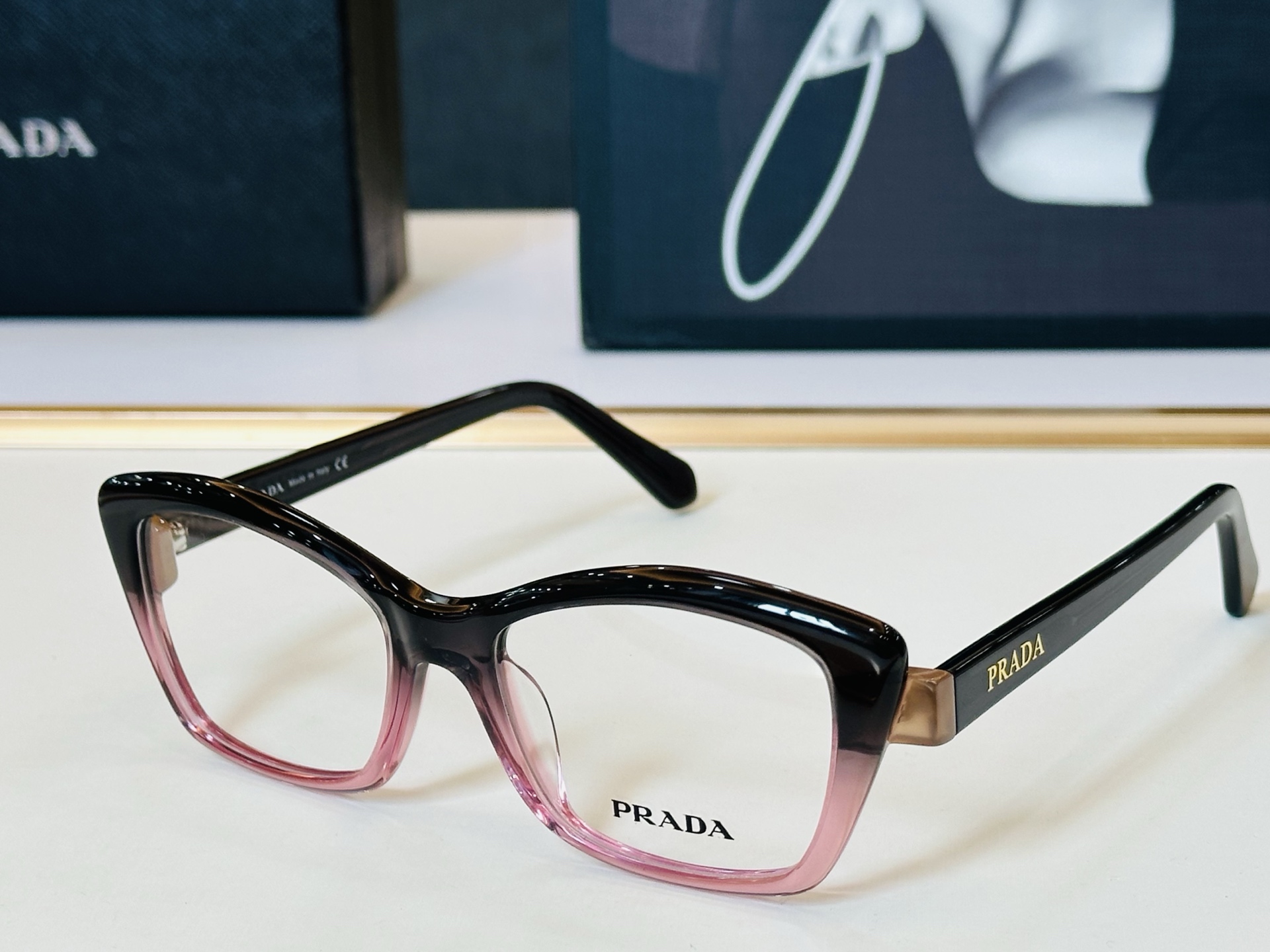 🔺PRAD*🔻普家 PRA02 Size：52口19-145 眼镜系列堪称精湛制作 彰显独特个 Z最新推