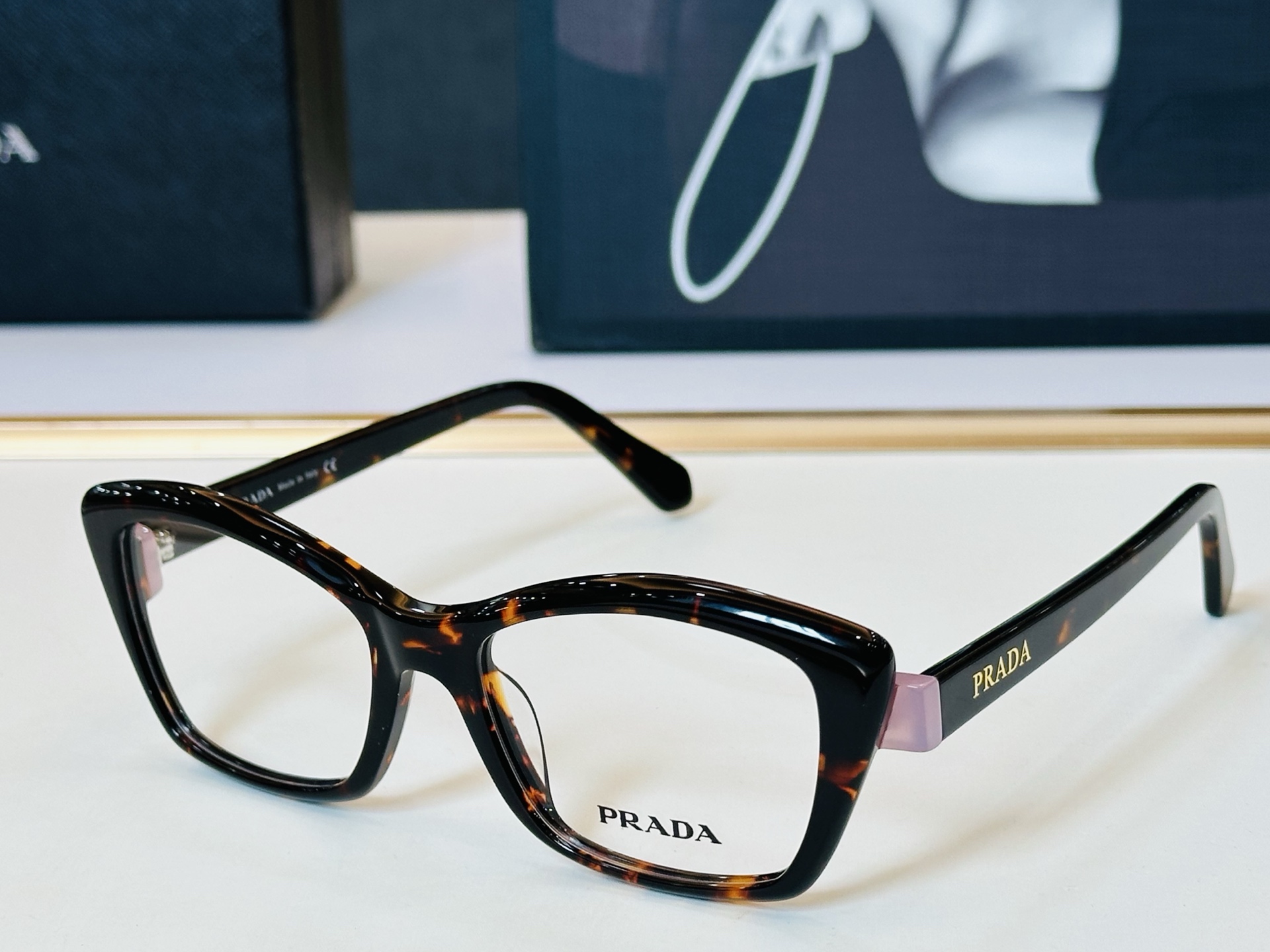 🔺PRAD*🔻普家 PRA02 Size：52口19-145 眼镜系列堪称精湛制作 彰显独特个 Z最新推