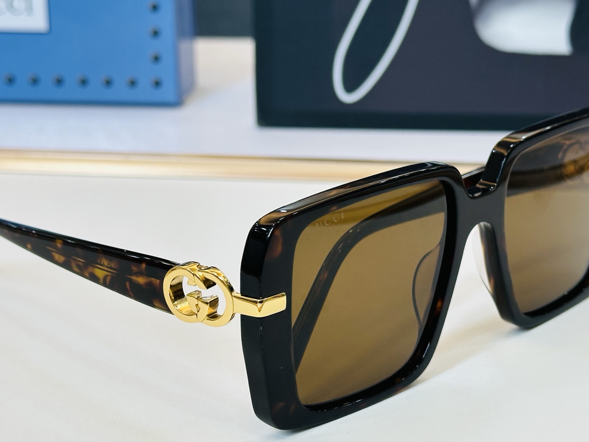 GUCC* 古家 GG2154S 🐝🐝系列 Size：55口18-145 🍁🍁q 超绝品质 太阳镜 。