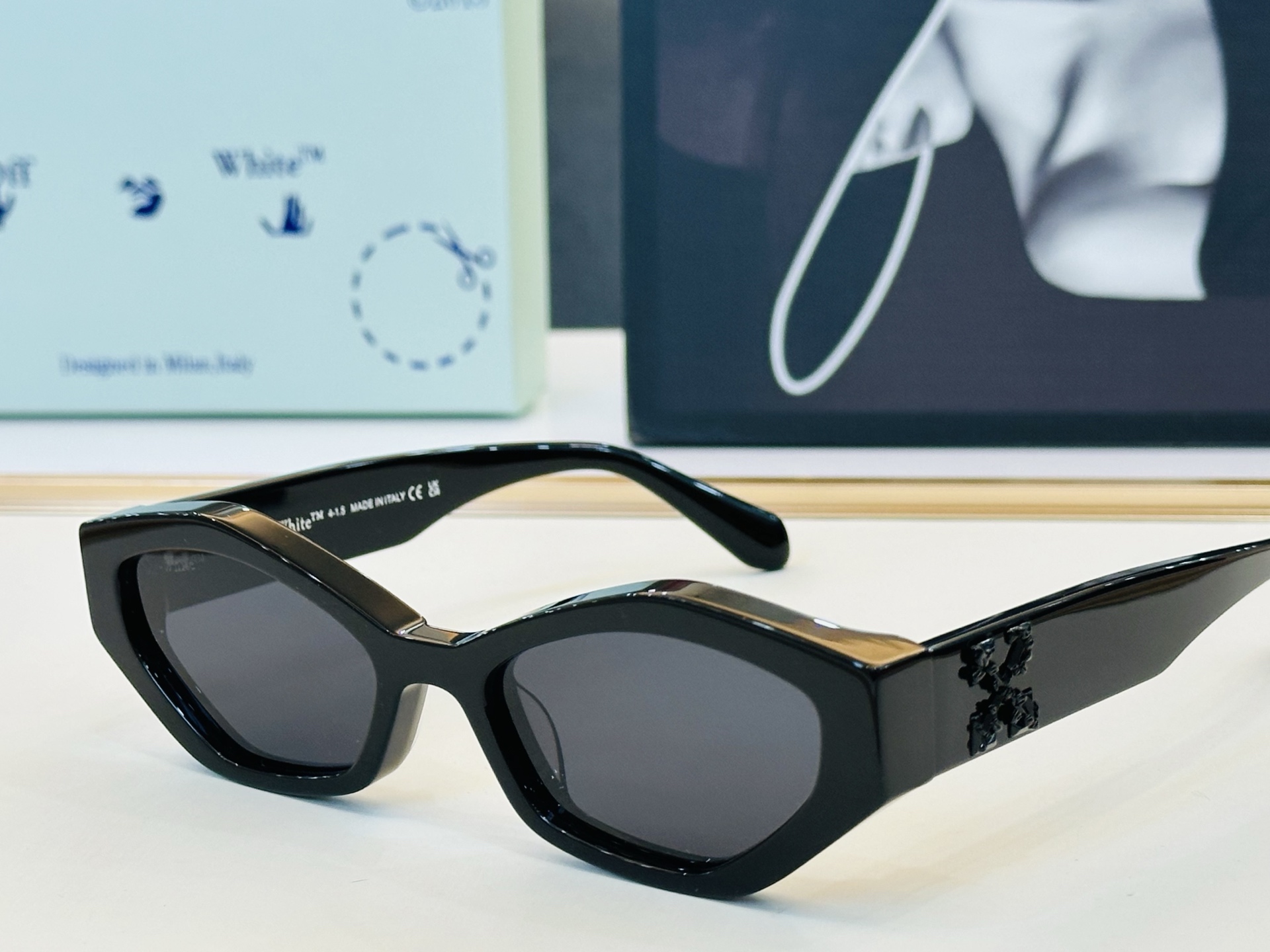 官网款 OFF WHITE MODEL:OERI144 SIZE: 55口19-145 时尚太阳镜 J潮