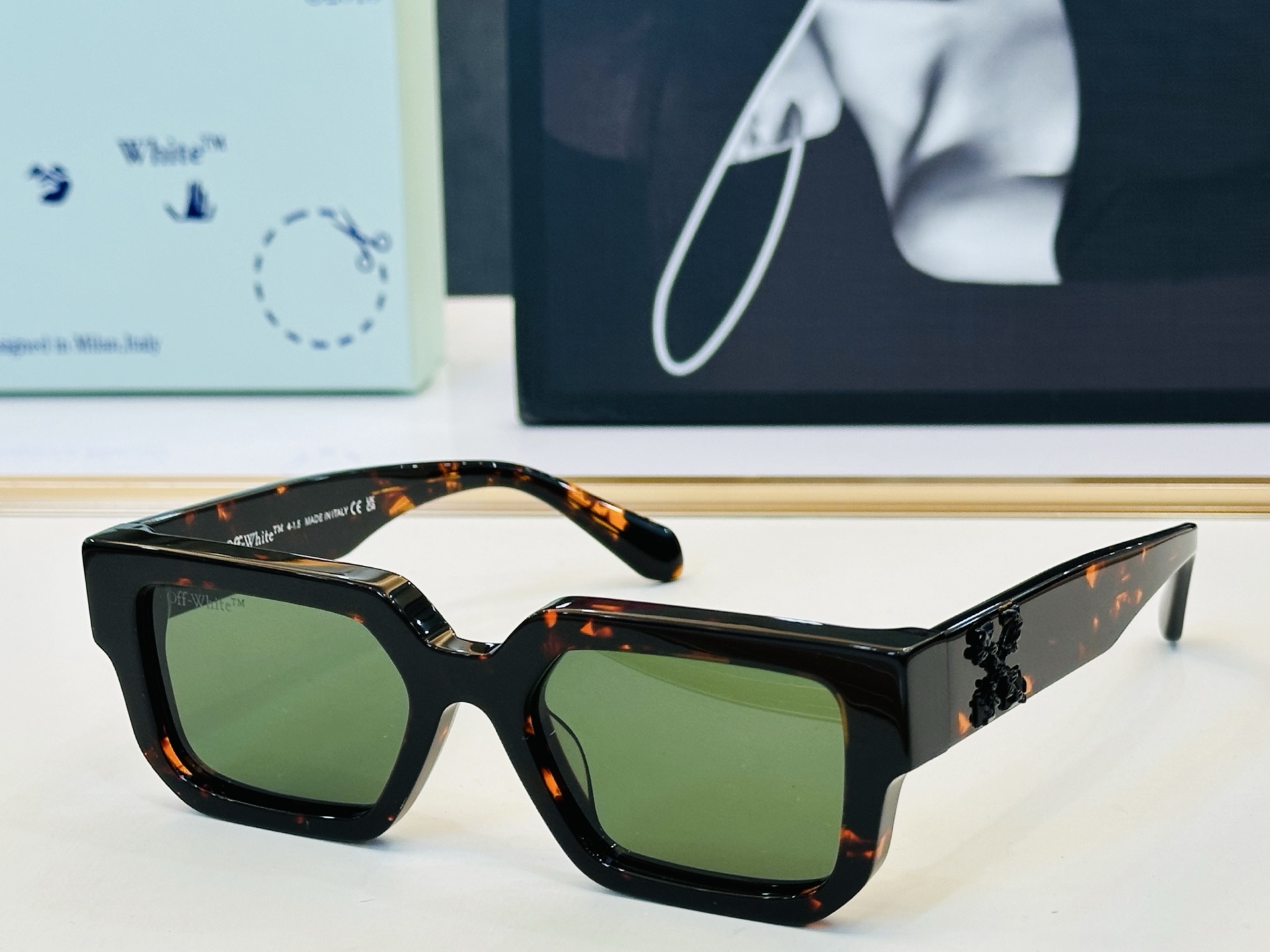 官网款 OFF WHITE MODEL:OERI146 SIZE: 52口19-145 时尚太阳镜 J潮